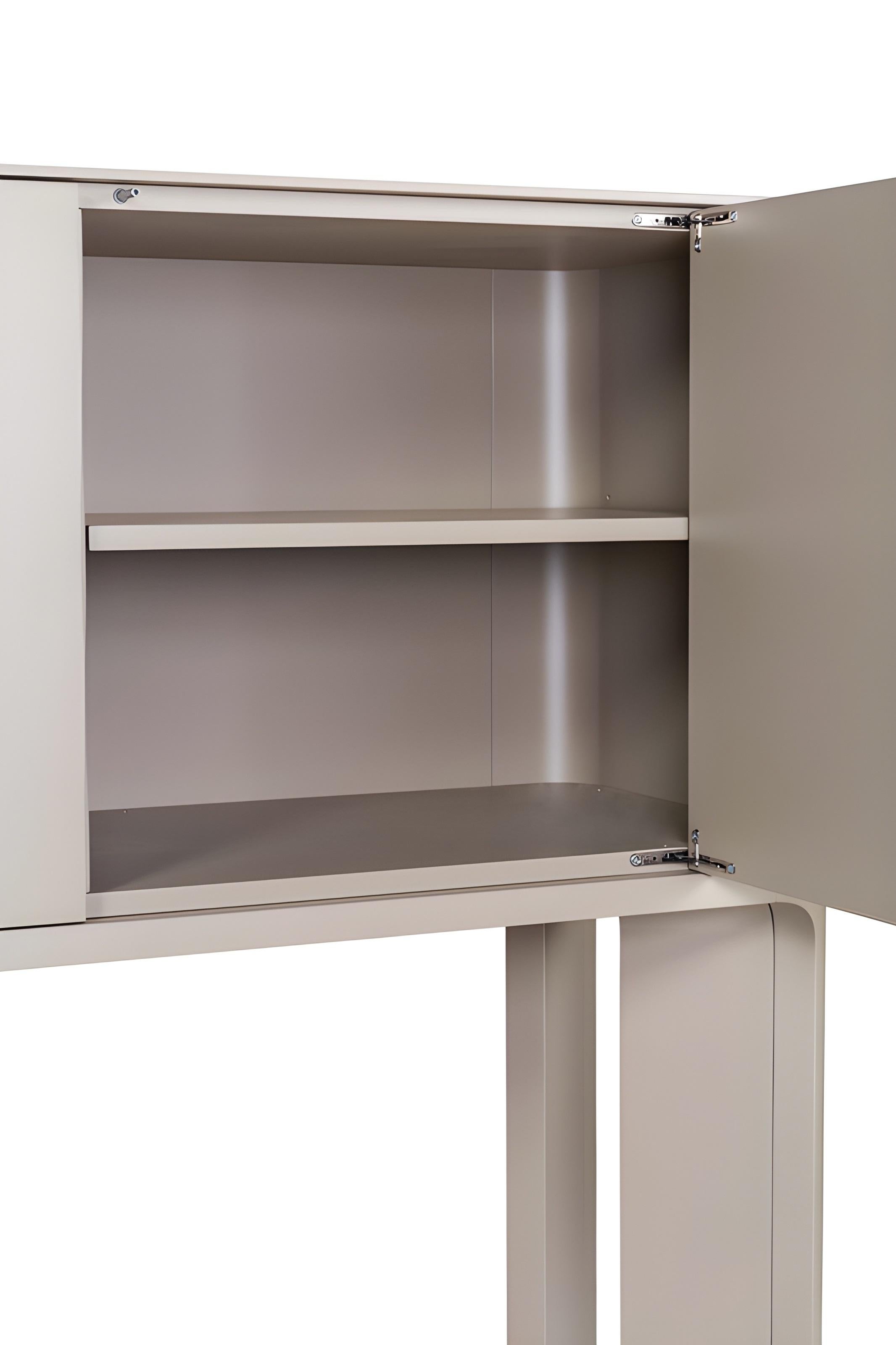 Contemporary Curved Highboard with Lacquered Base For Sale 3