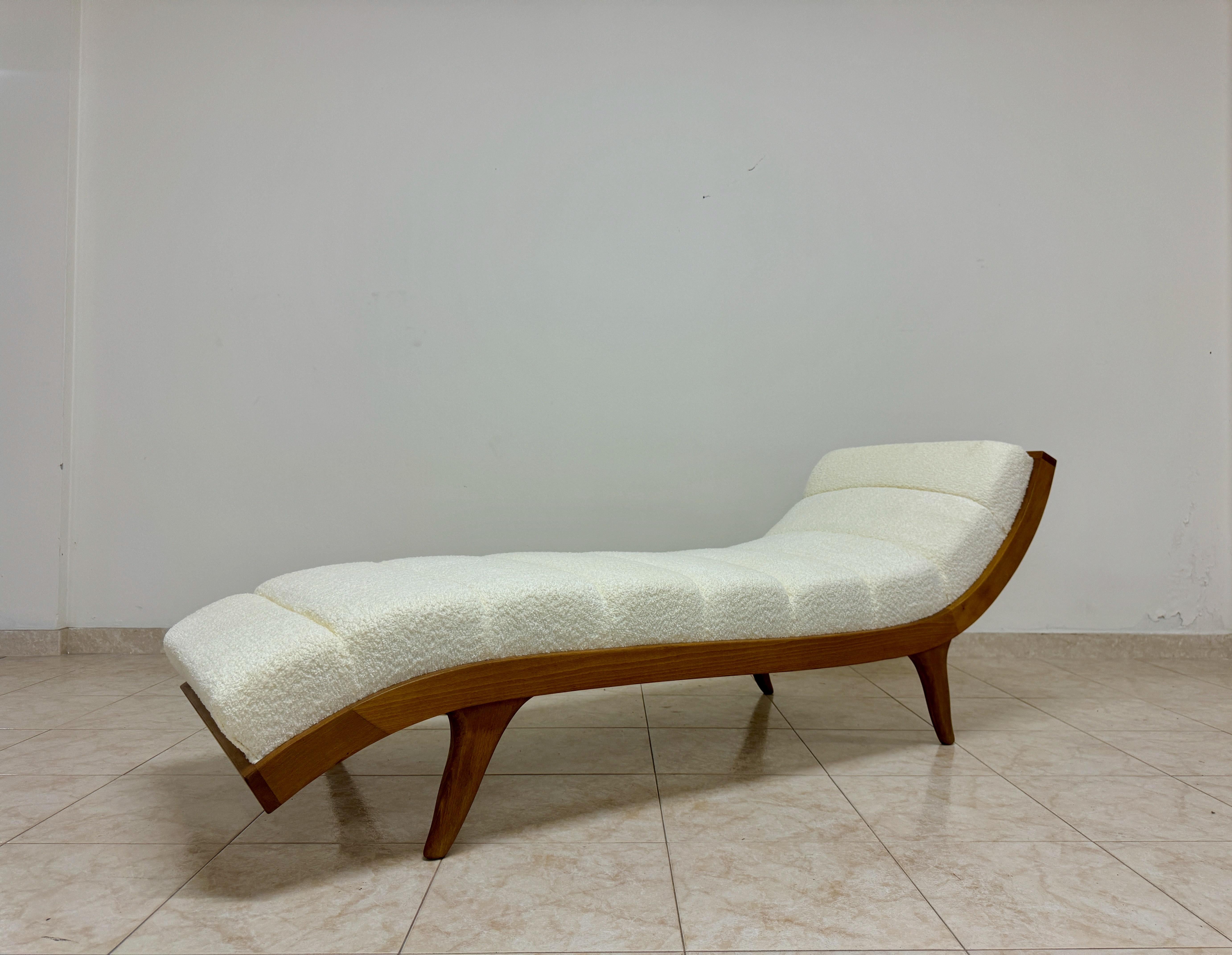 Lit de repos italien contemporain incurvé en vente 4