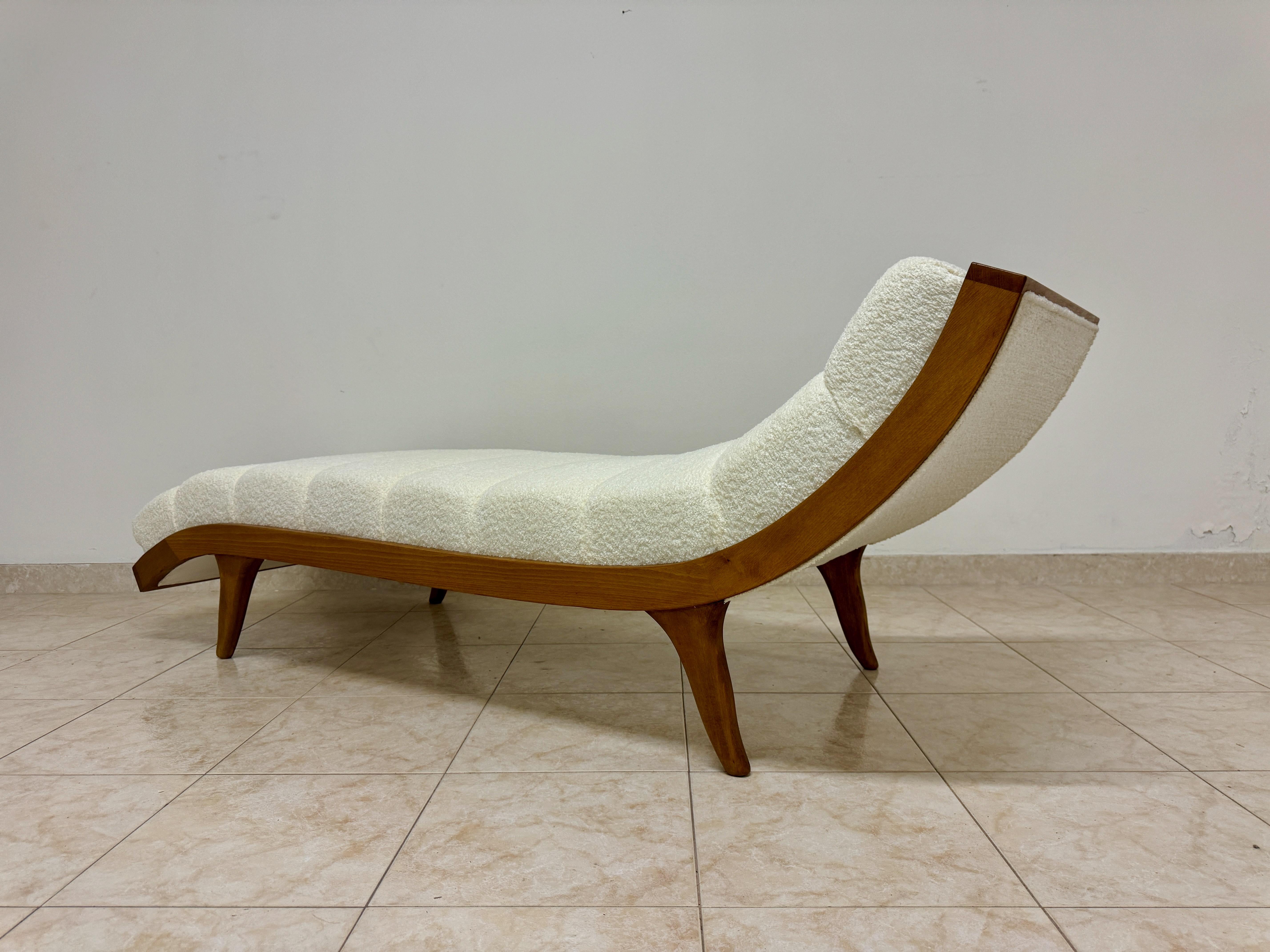 Lit de repos italien contemporain incurvé en vente 1