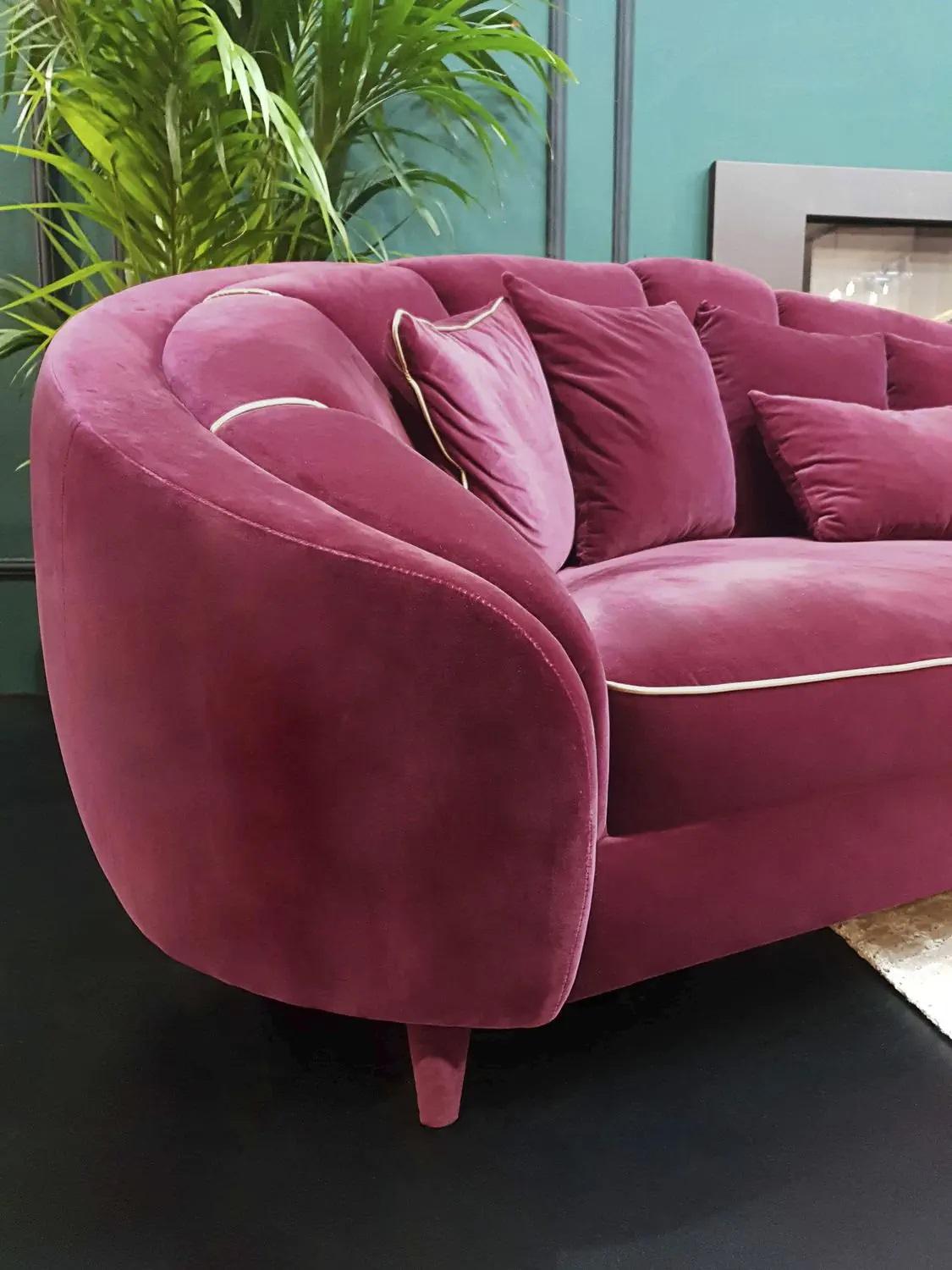 Sofa im Art-déco-Stil mit geschwungener Silhouette (Besatz) im Angebot