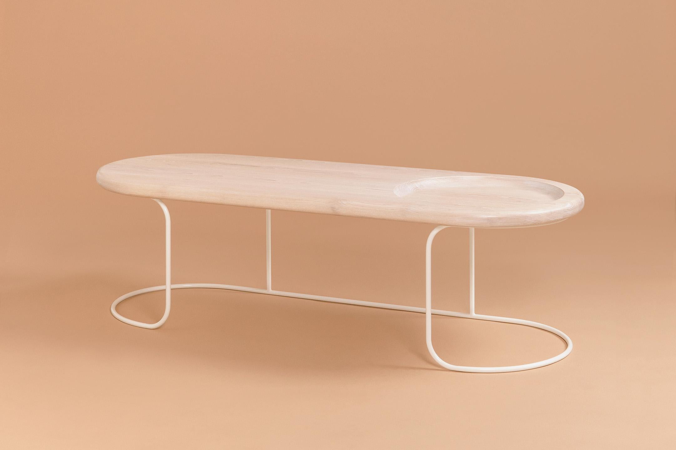 Sculpté Table basse contemporaine incurvée en bois et en Steele, table basse Cusp en vente