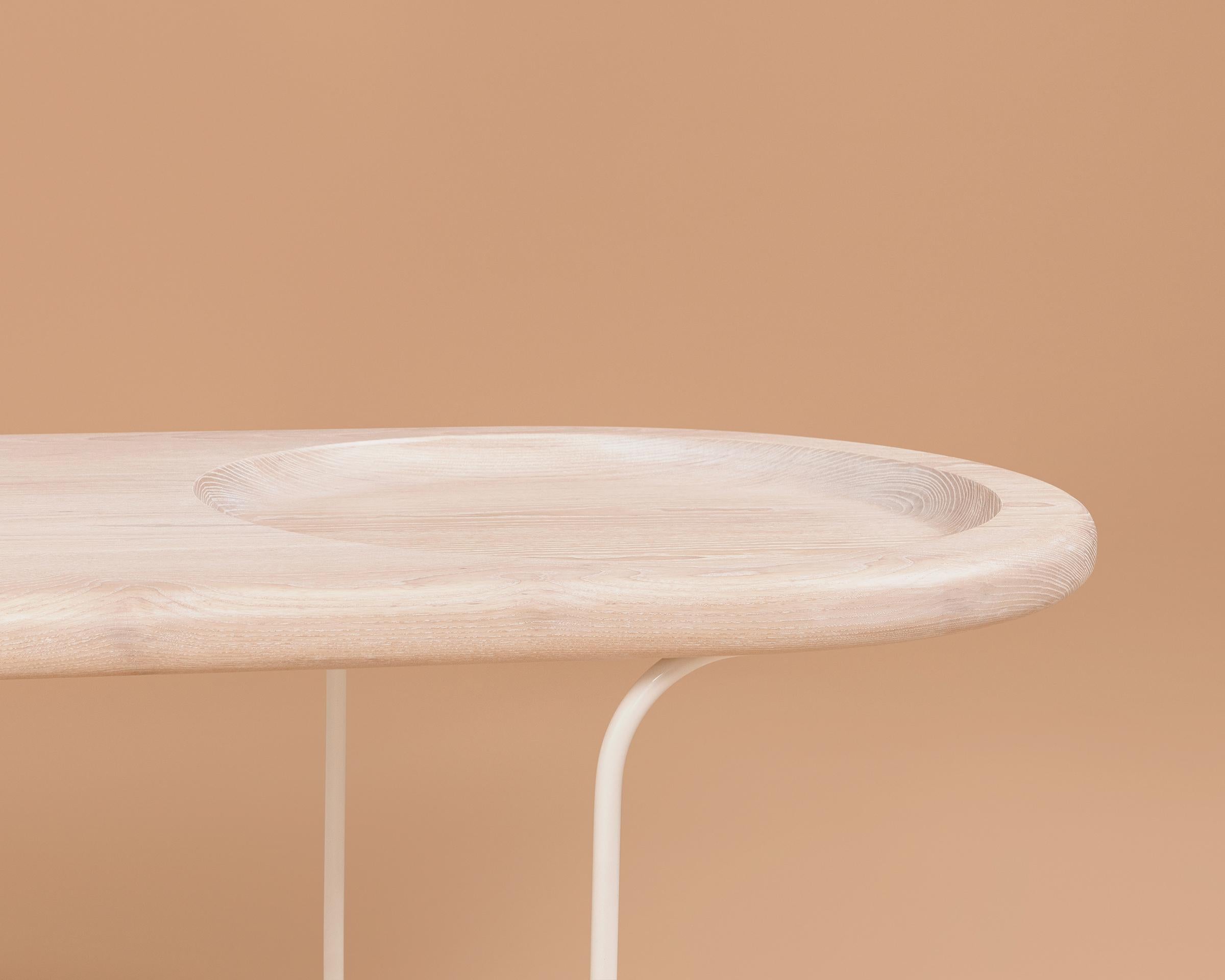 Américain Table basse contemporaine incurvée en bois et en Steele, table basse Cusp en vente