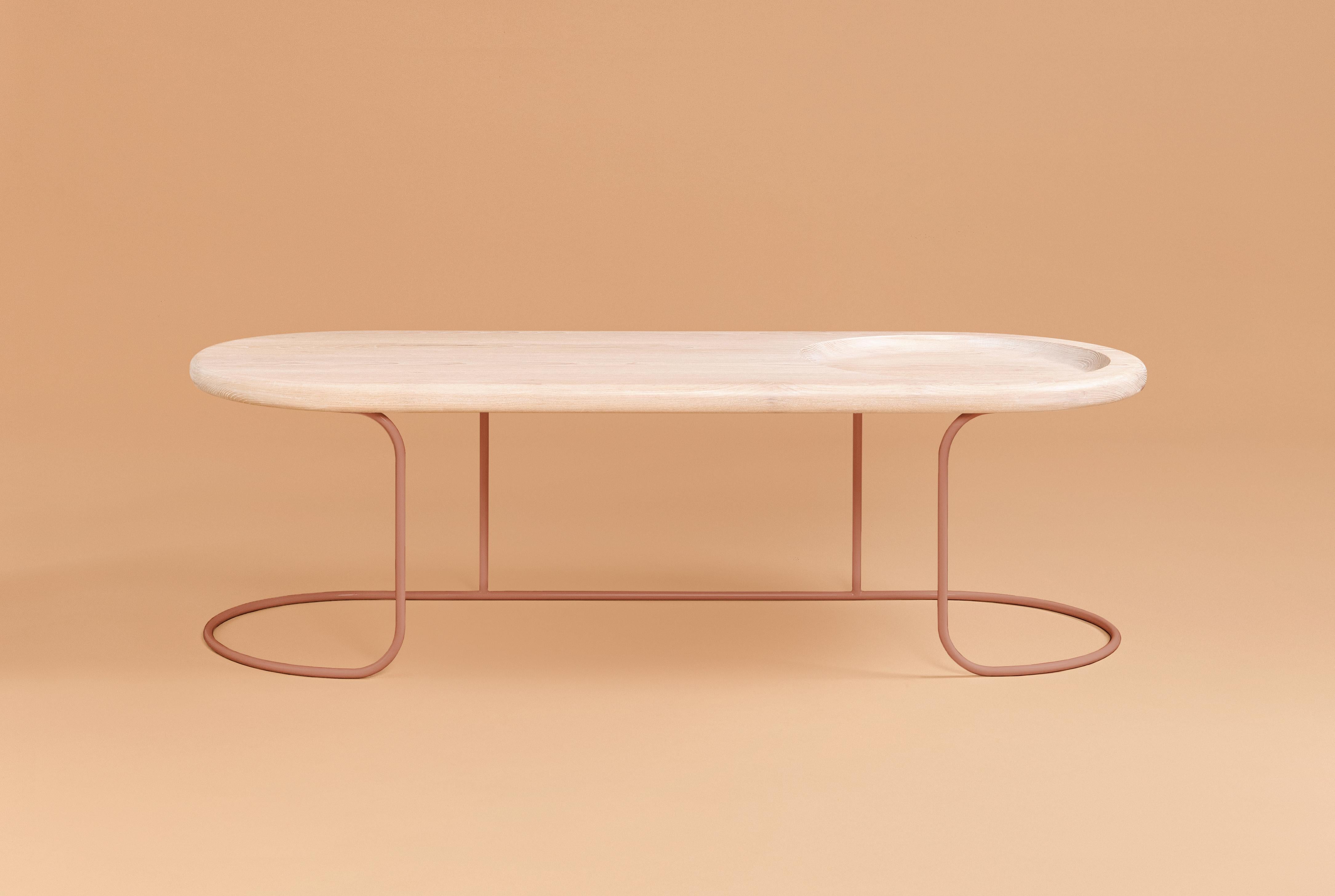 Table basse contemporaine incurvée en bois et en Steele, table basse Cusp Neuf - En vente à Portland, OR