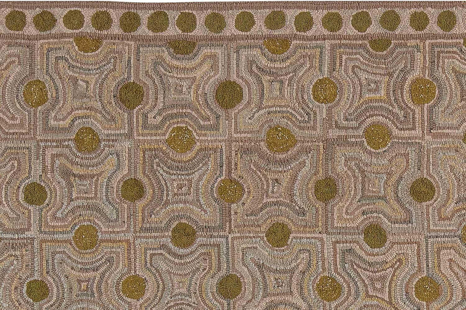 Tapis crochet contemporain personnalisé beige, vert et taupe de Doris Leslie Blau Neuf - En vente à New York, NY