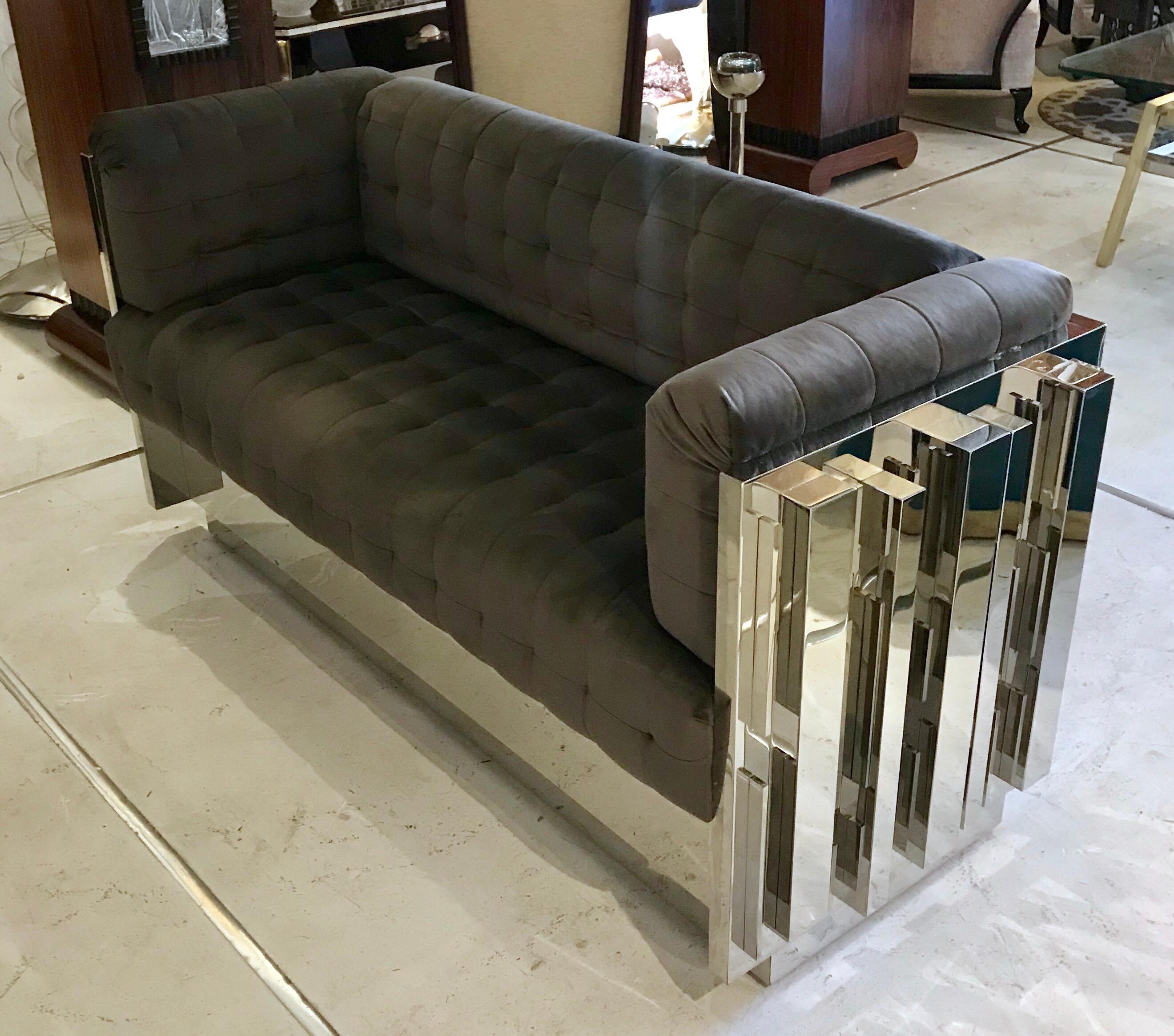 Zeitgenössisches maßgeschneidertes Sofa aus poliertem Edelstahl mit Spiegeln 7