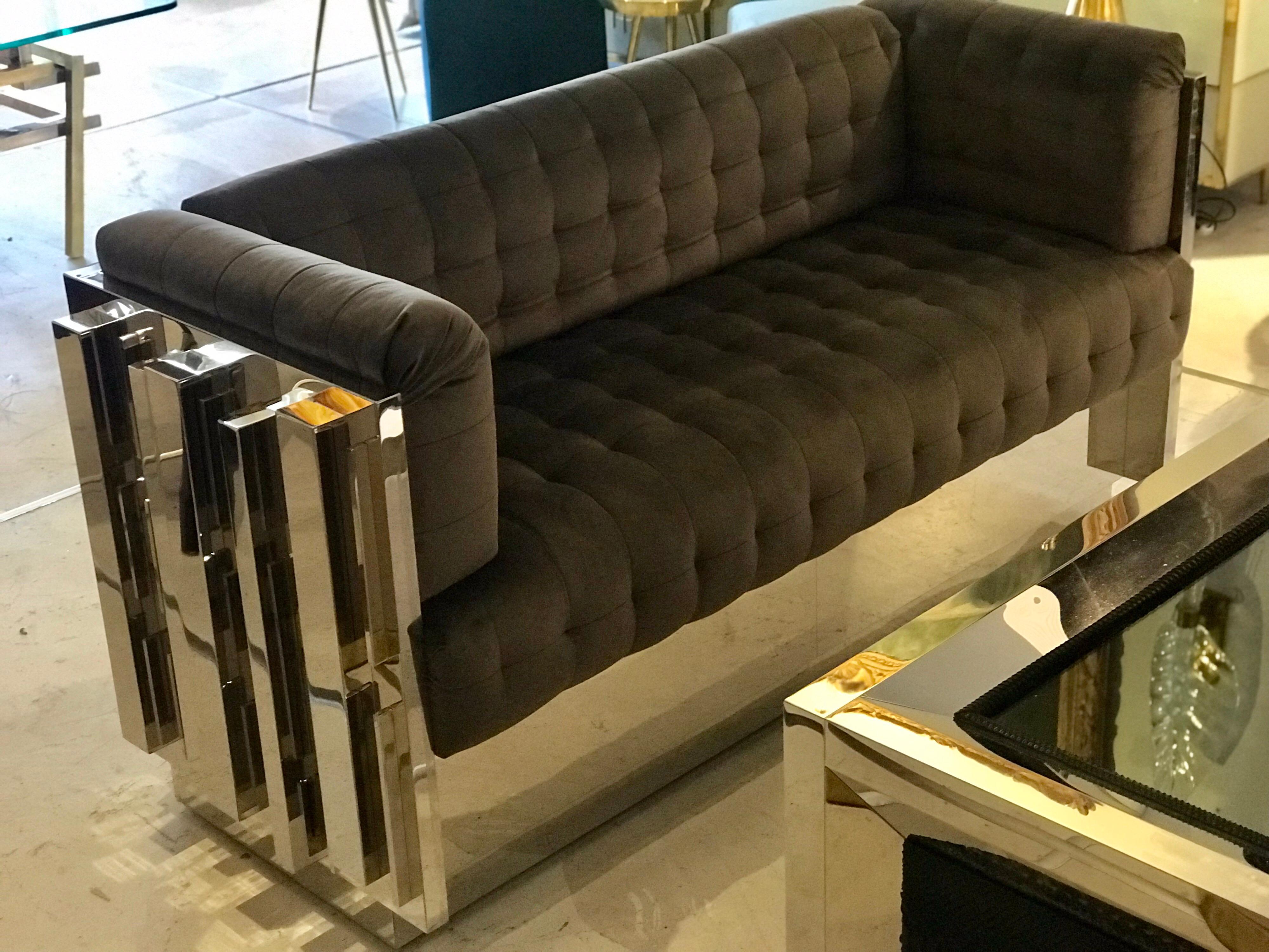 Zeitgenössisches maßgeschneidertes Sofa aus poliertem Edelstahl mit Spiegeln 1