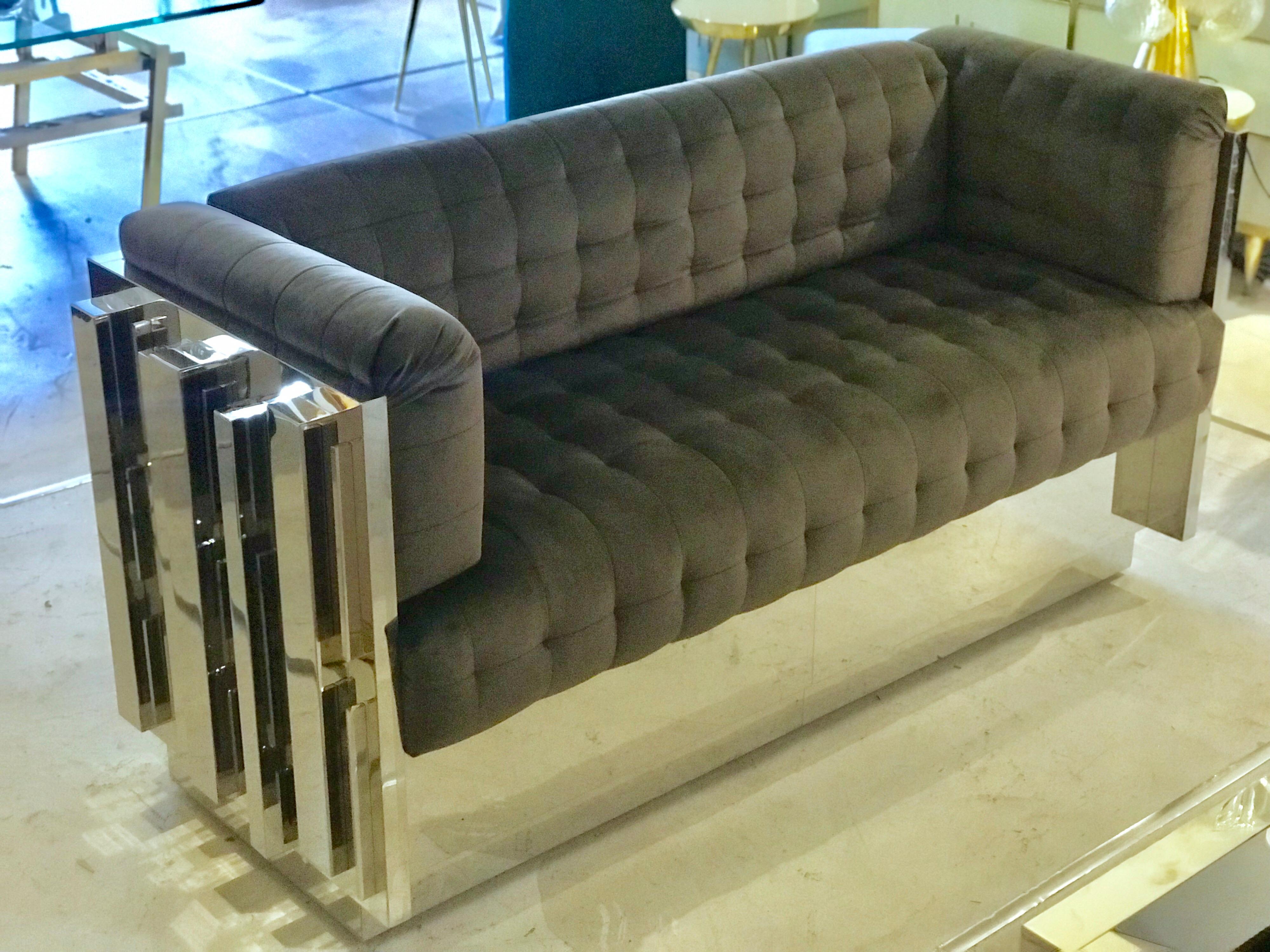 Zeitgenössisches maßgeschneidertes Sofa aus poliertem Edelstahl mit Spiegeln 2
