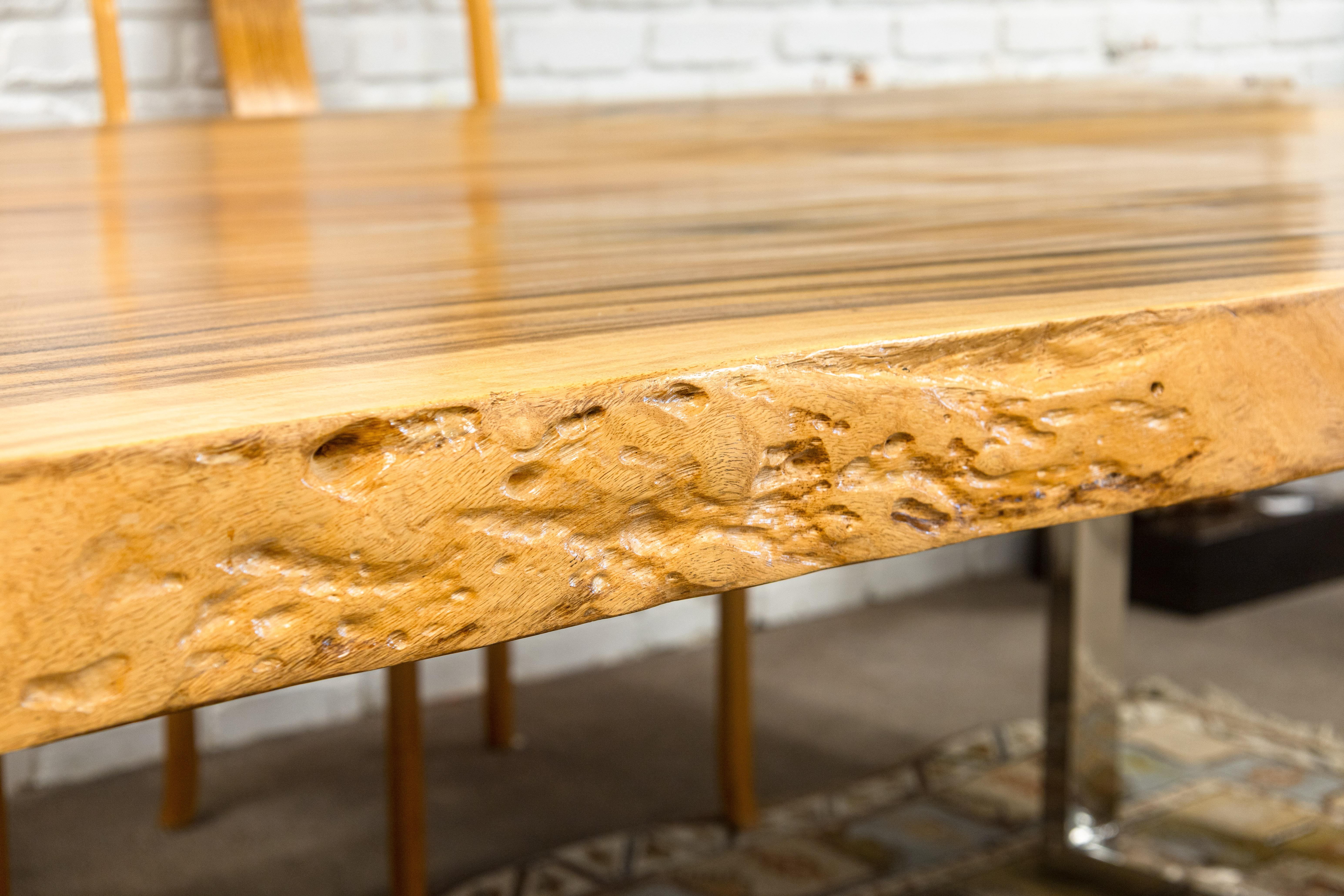 20ième siècle Table de salle à manger contemporaine en bois massif Freeform sur mesure avec pieds en chrome poli en vente