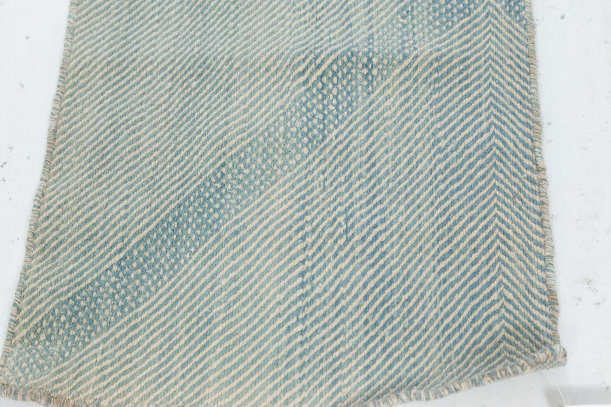 Traves de Mesa Contemporáneo de Tejido Plano Estilo Marroquí por Doris Leslie Blau Anudado a mano en venta