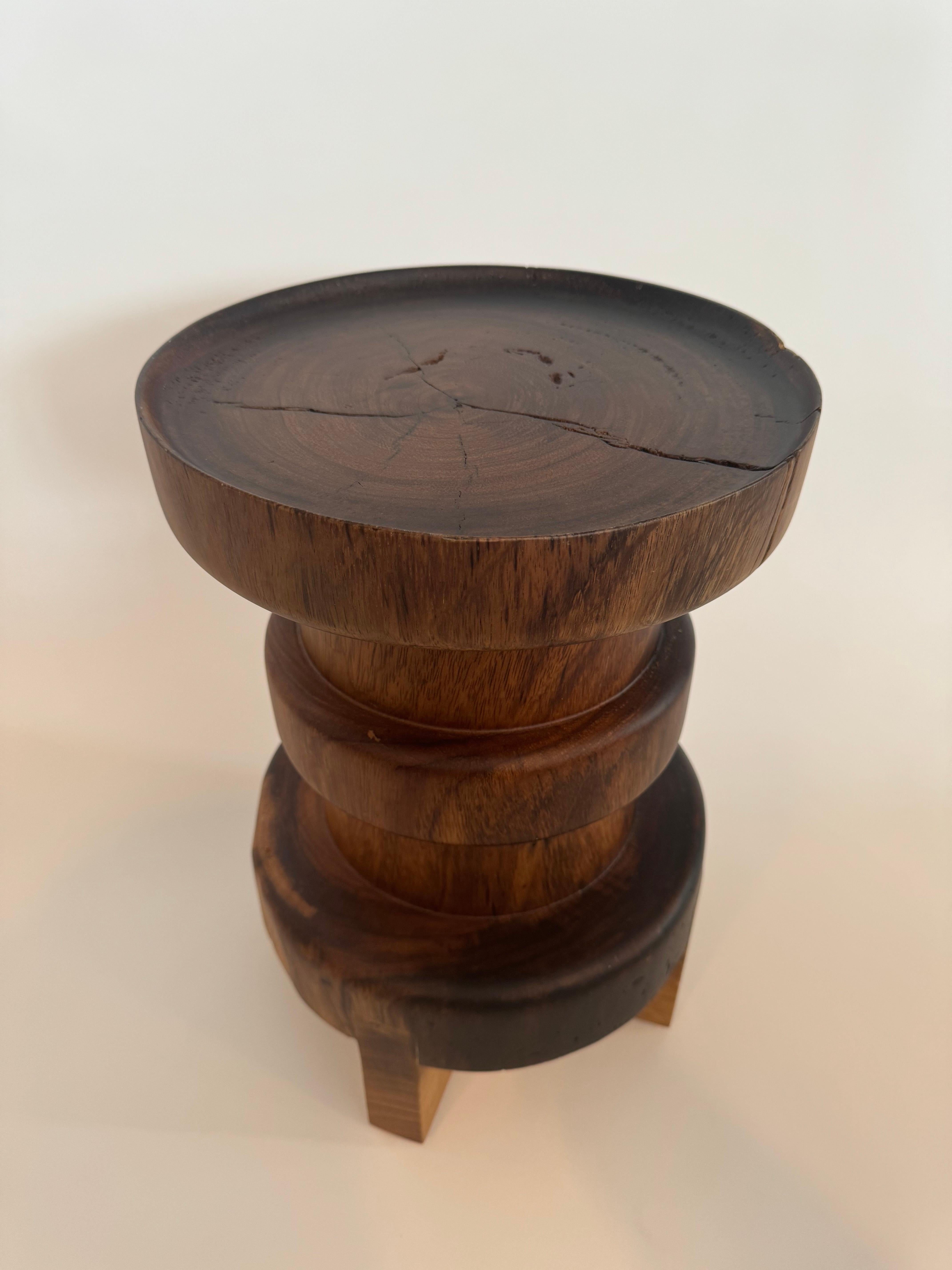 Guatémaltèque Table d'appoint contemporaine Tito 1 Conacaste en vente