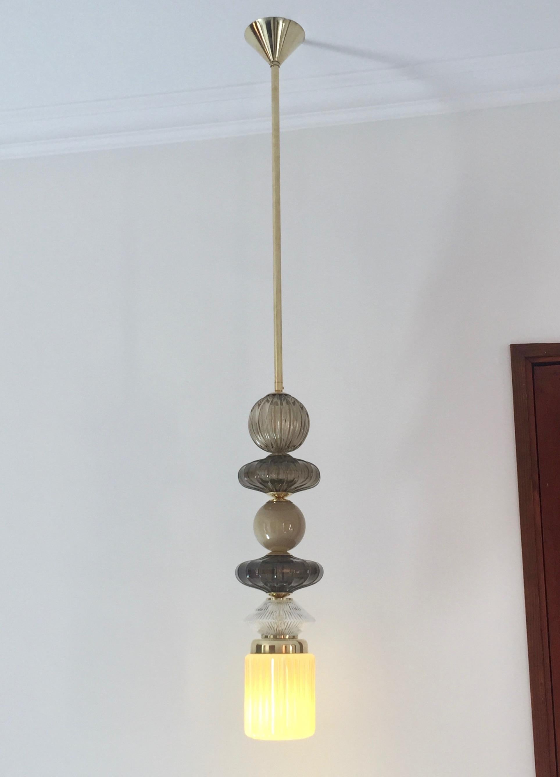 Contemporary Customizable Taupe Gold Ivory White Murano Glass Pendant Chandelier For Sale 2