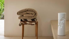 Vaso positivo cilindrico contemporaneo in ceramica con dettaglio inciso in bianco