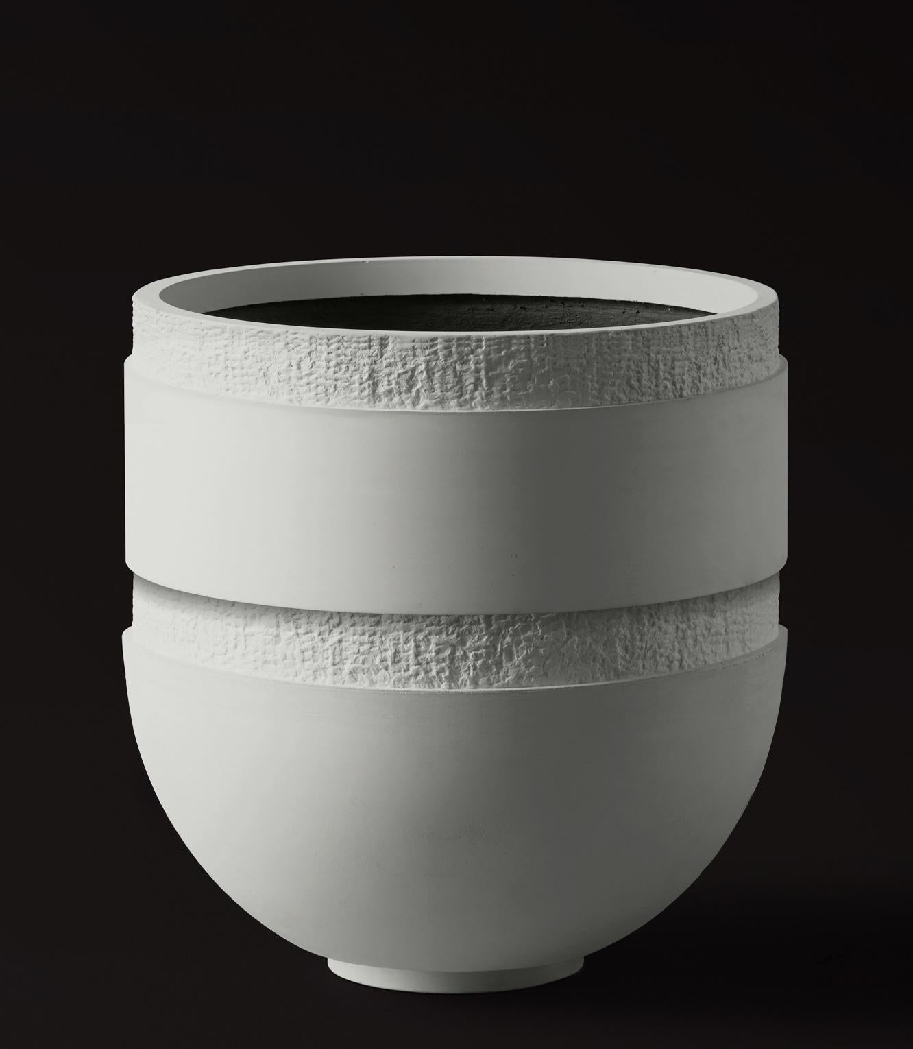 ORION II by Sirak. 
Urn Planter in Cast Concrete

A pure cylindrical column culminates in a half sphere, distilling ORION into a minimalist form—simple yet versatile. 

The planter can accommodate ornamental plants of all sizes as well as small