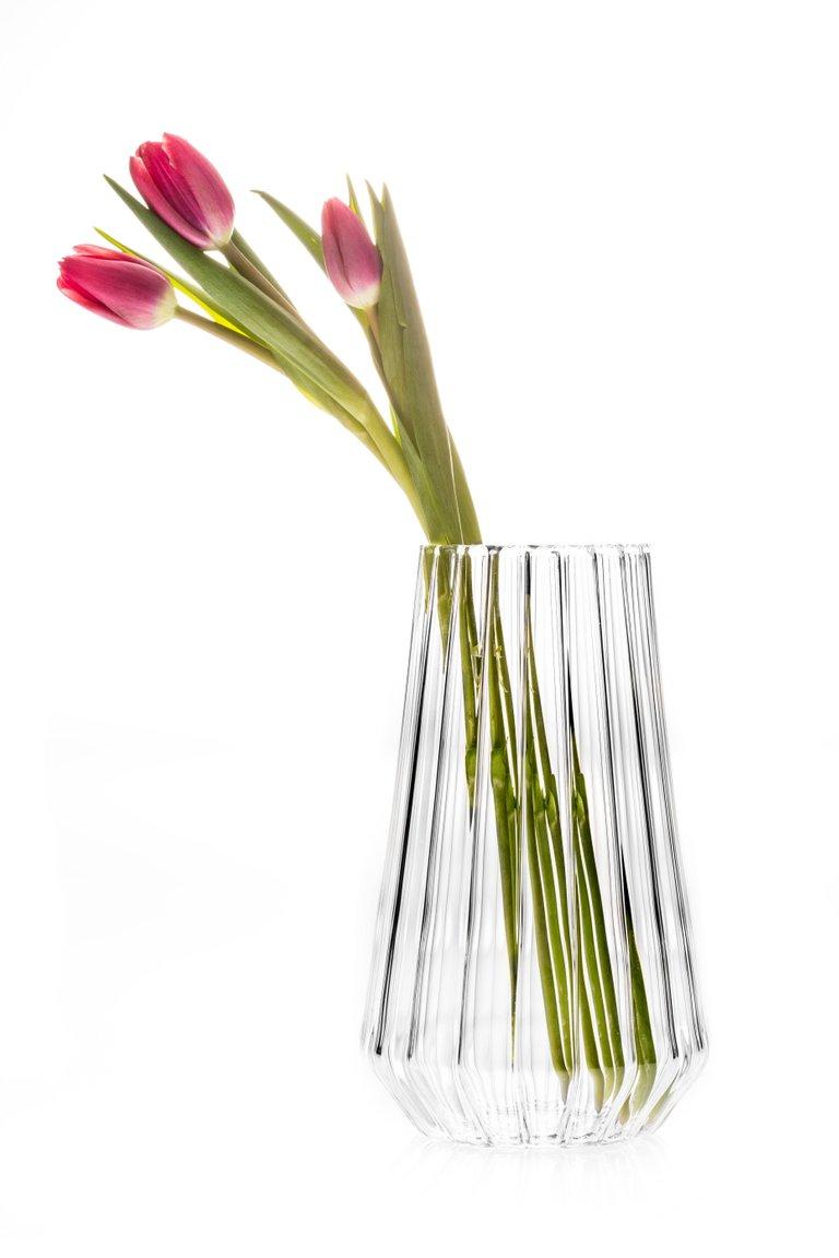 Handgefertigtes Stella-Vasen-Set aus geriffeltem Glas – groß und mittel , auf Lager in EU (Tschechisch)