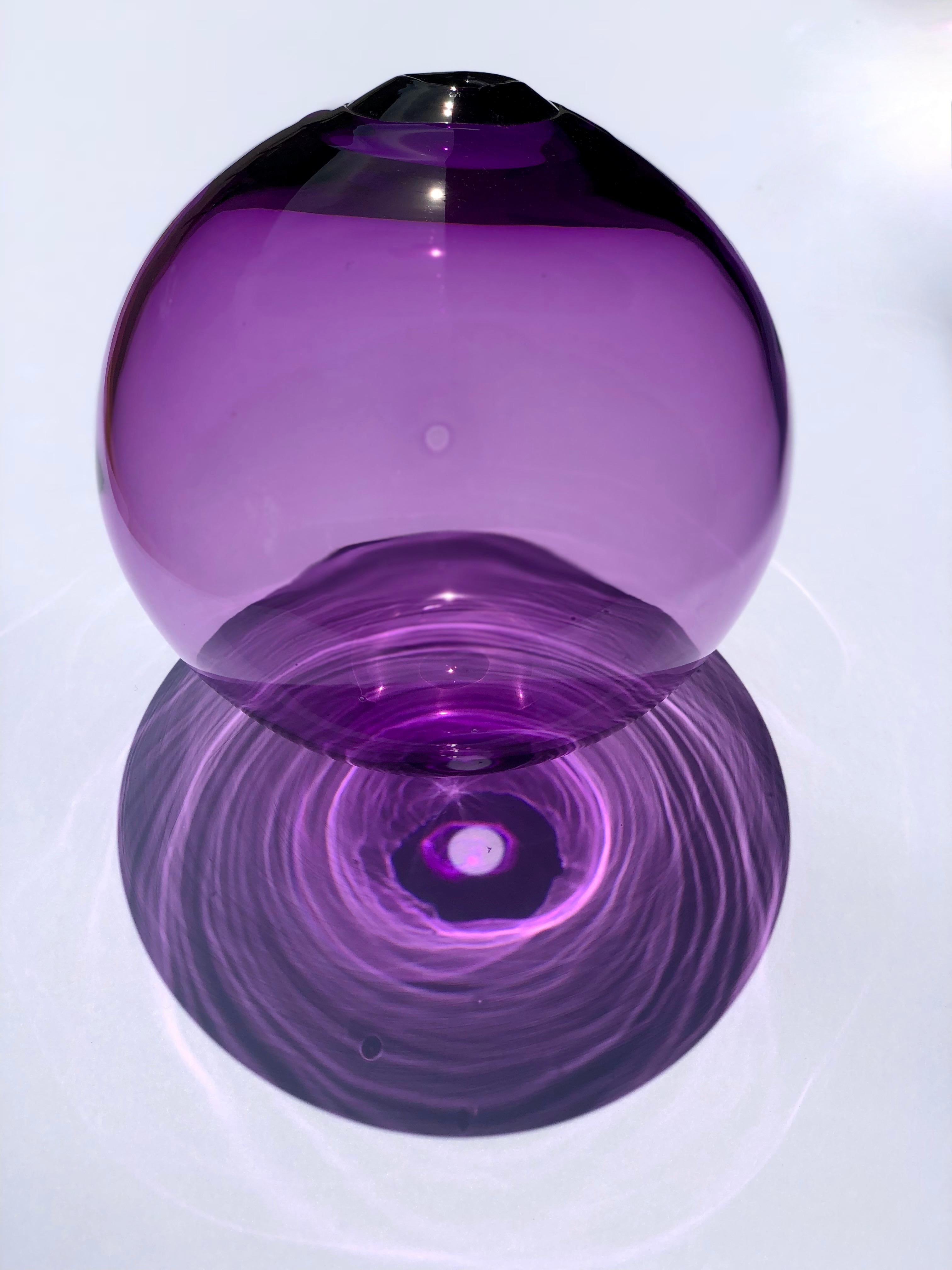 Zeitgenössische Vase aus tschechischem Studioglas mit organischer Form und transparenter Farbe (Sonstiges) im Angebot