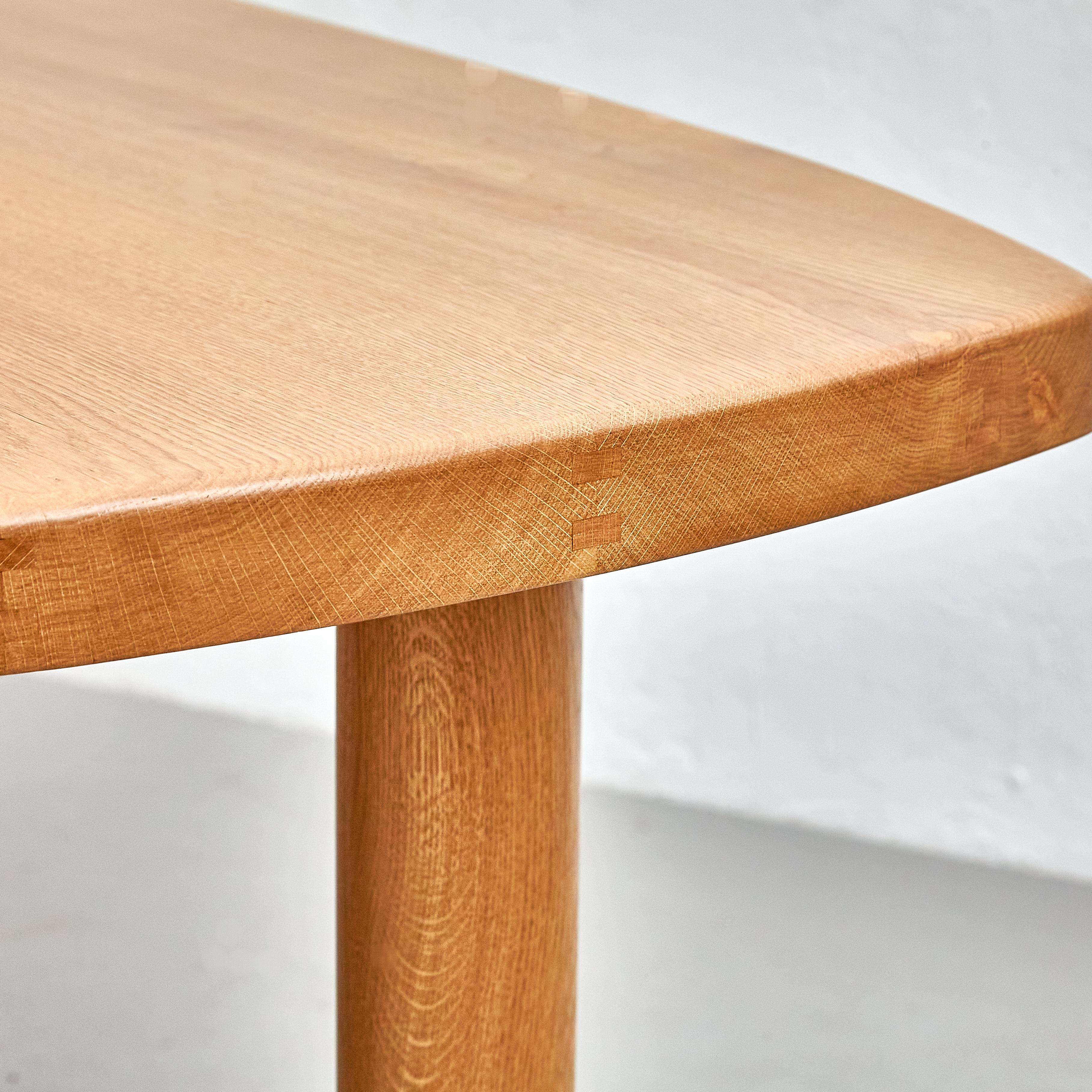 Contemporary Dada Est. Oak Table - Artisan Crafted with Midcentury Design Charm For Sale 4