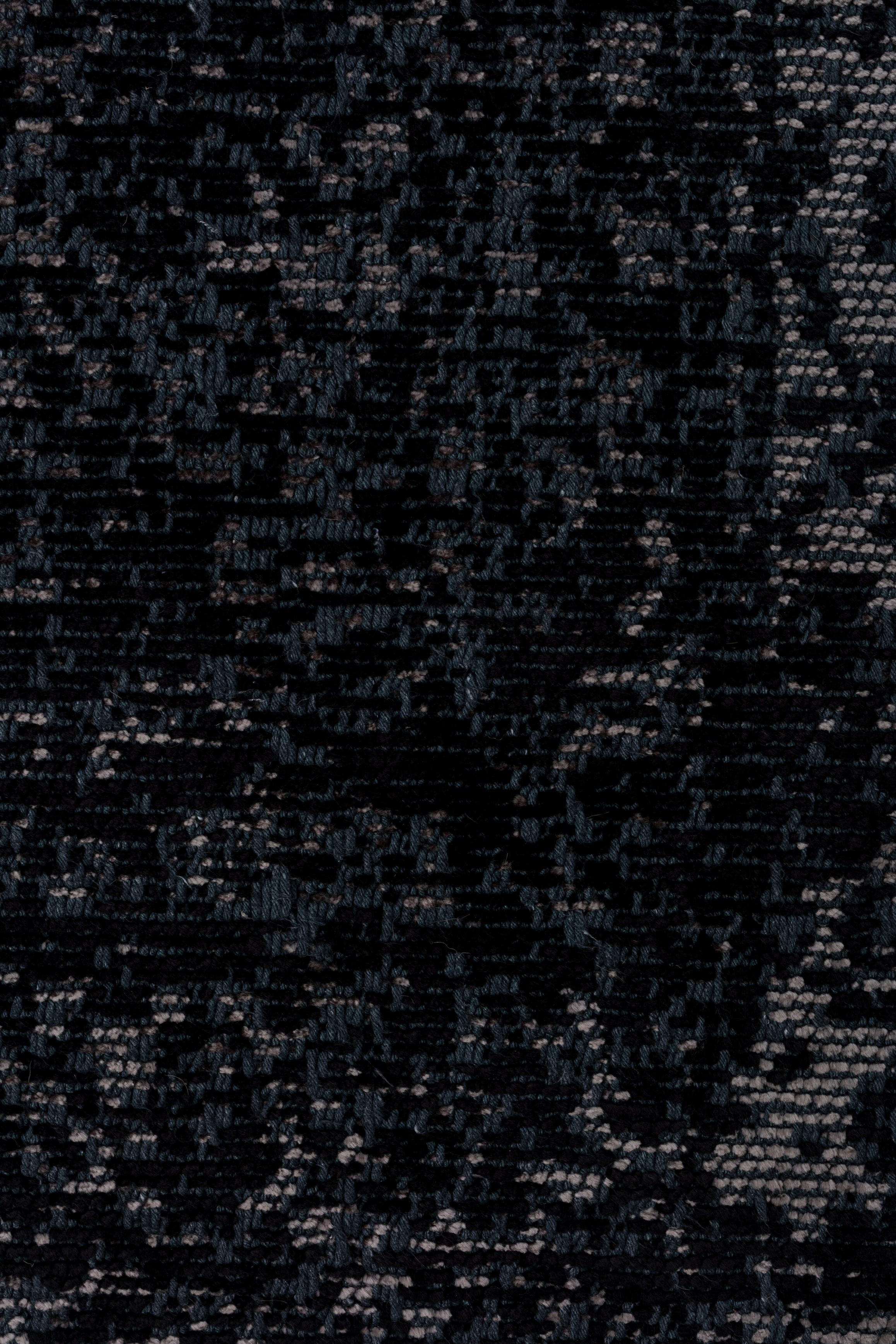 For Sale:  (Black) Contemporary Damask Luxury Area Rug 5