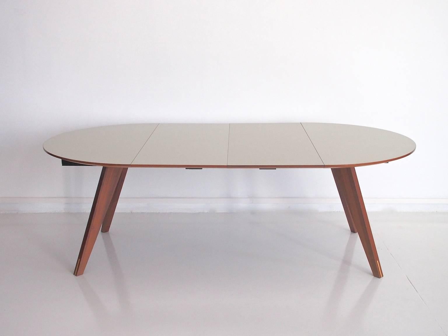 Contemporary Danish Extendable Dining Table by Bolia In Good Condition For Sale In Madrid, ES