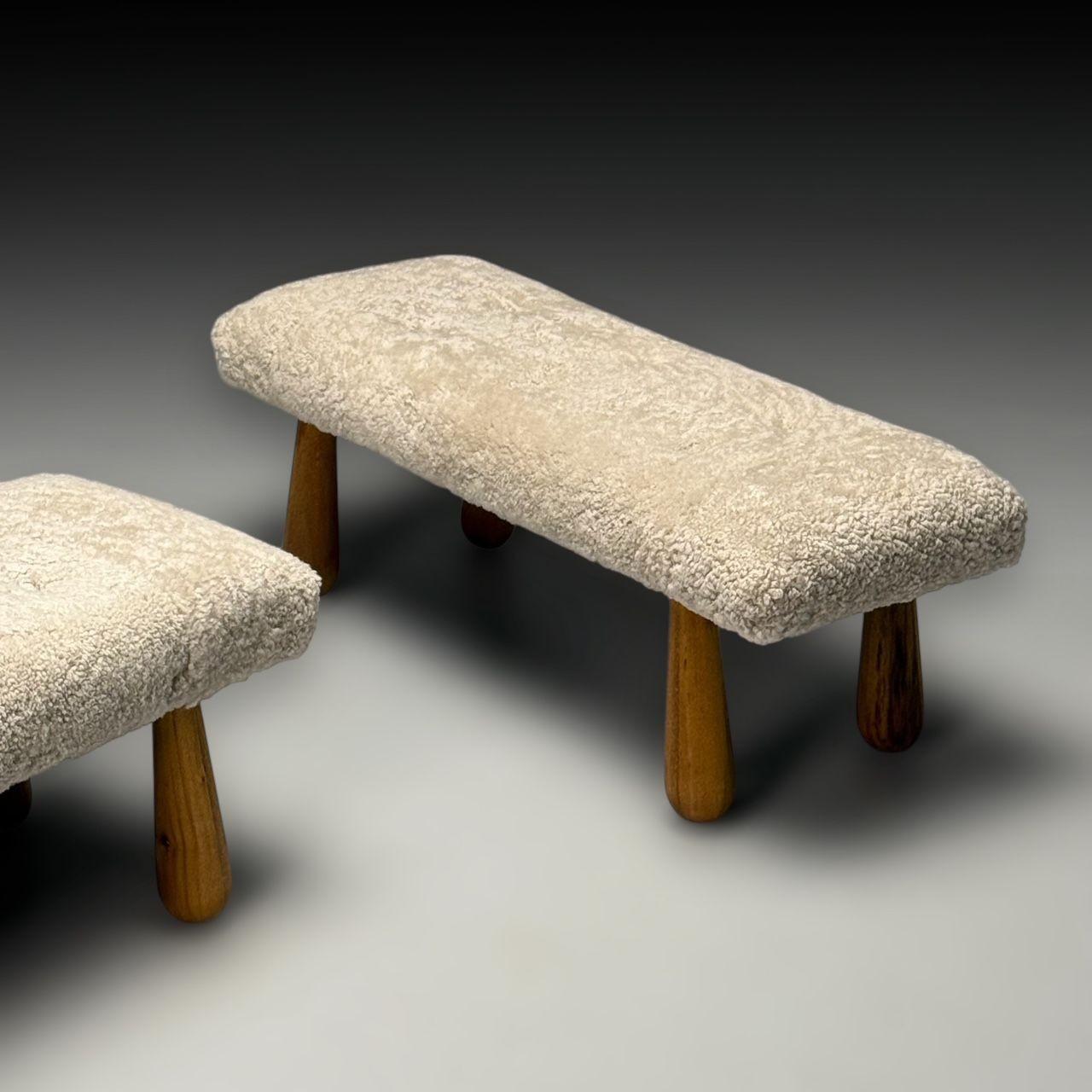 XXIe siècle et contemporain Contemporary, Danish Mid-Century Modern Style, Bancs, Beige Shearling, Maple en vente