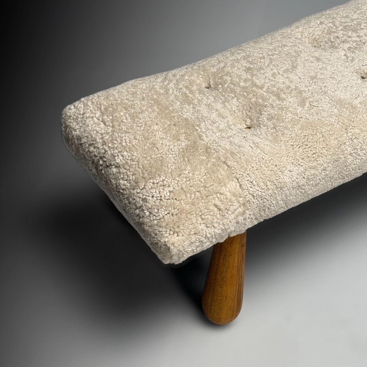 Cuir de mouton Contemporary, Danish Mid-Century Modern Style, Bancs, Beige Shearling, Maple en vente