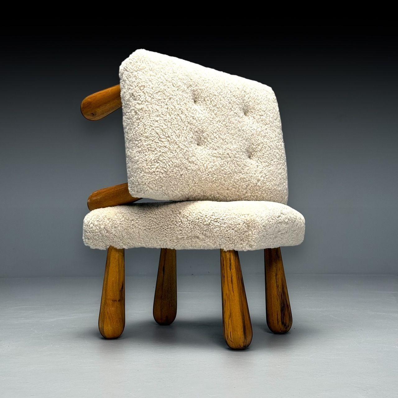 Zeitgenössisch, dänischer Mid-Century Modern Stil, Schafsfell Bänke, Kleine Bänke oder Ottomanen, Beige Shearling, Ahorn

Dieses Paar dänischer Hocker oder Bänke im modernen Stil ist ein Beispiel für einzigartige Handwerkskunst und Design. Jedes