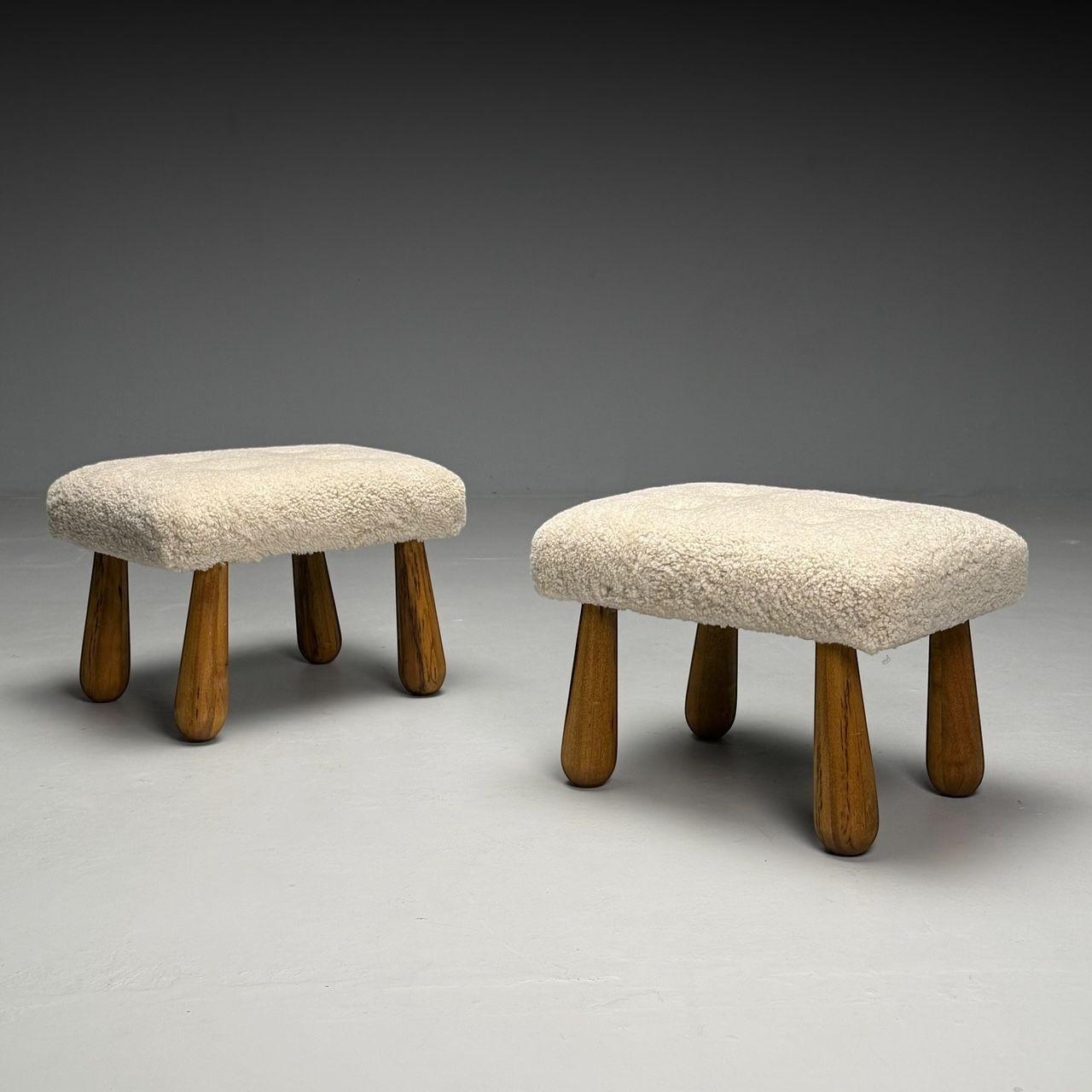 Contemporary, Dänischer Mid-Century Modern Stil, Kleine Bänke, Shearling, Ahorn (Moderne der Mitte des Jahrhunderts) im Angebot