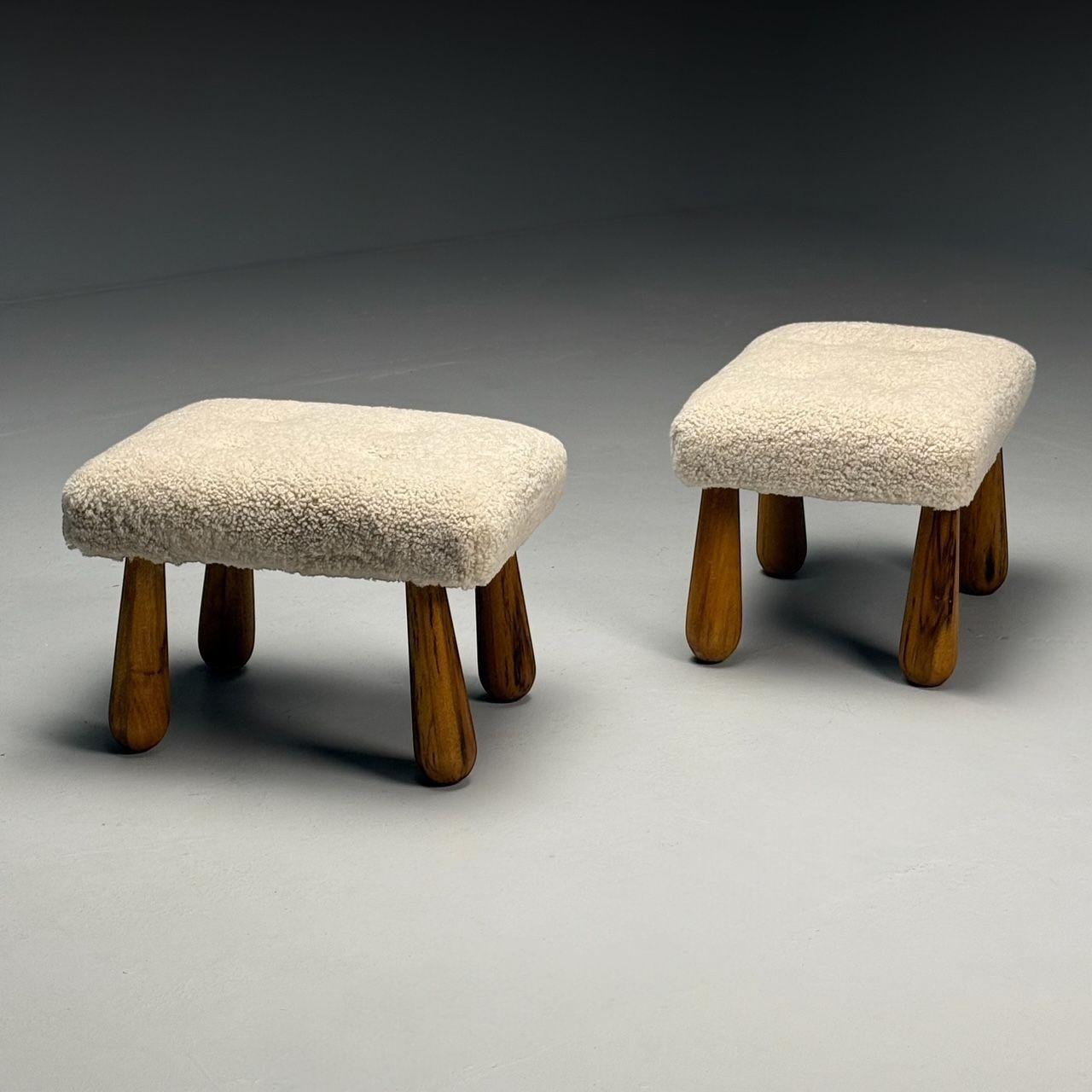 Contemporary, Dänischer Mid-Century Modern Stil, Kleine Bänke, Shearling, Ahorn (amerikanisch) im Angebot