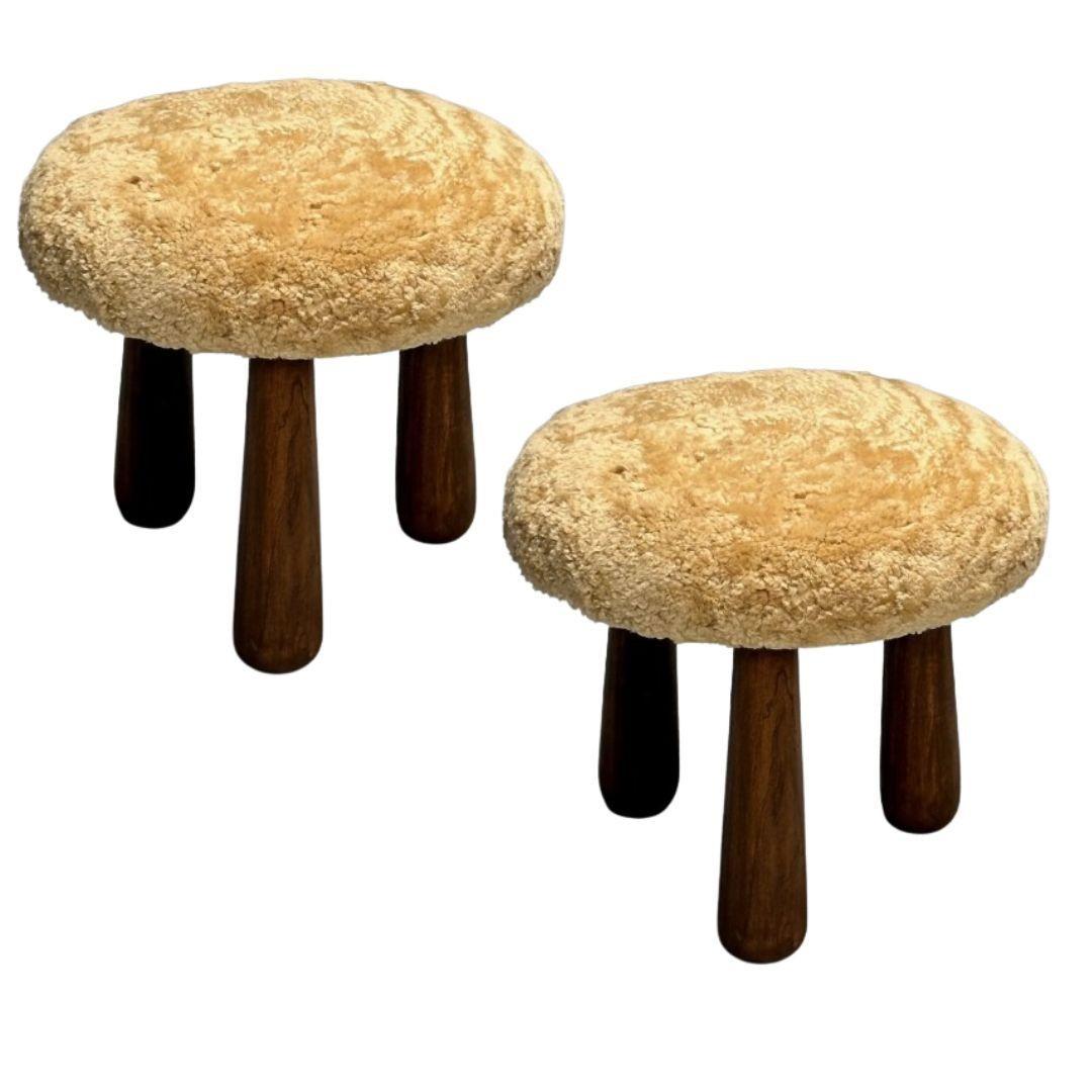 Contemporary, Danish Modern, Sheepskin Stools, Beige Sheepskin, Maple, 21st C. en vente 3
