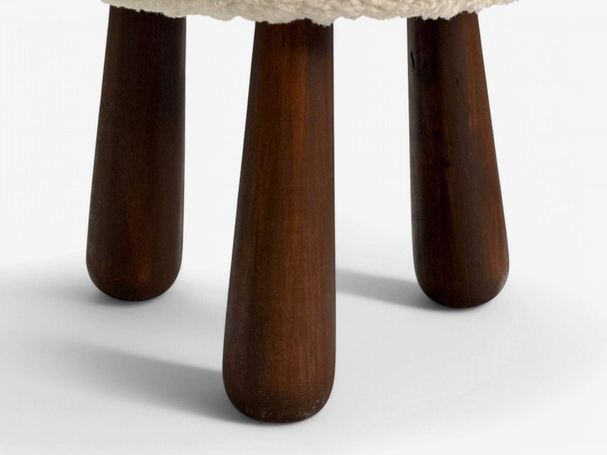 Contemporary, Danish Modern, Sheepskin Stools, Beige Sheepskin, Maple, 21st C. en vente 2