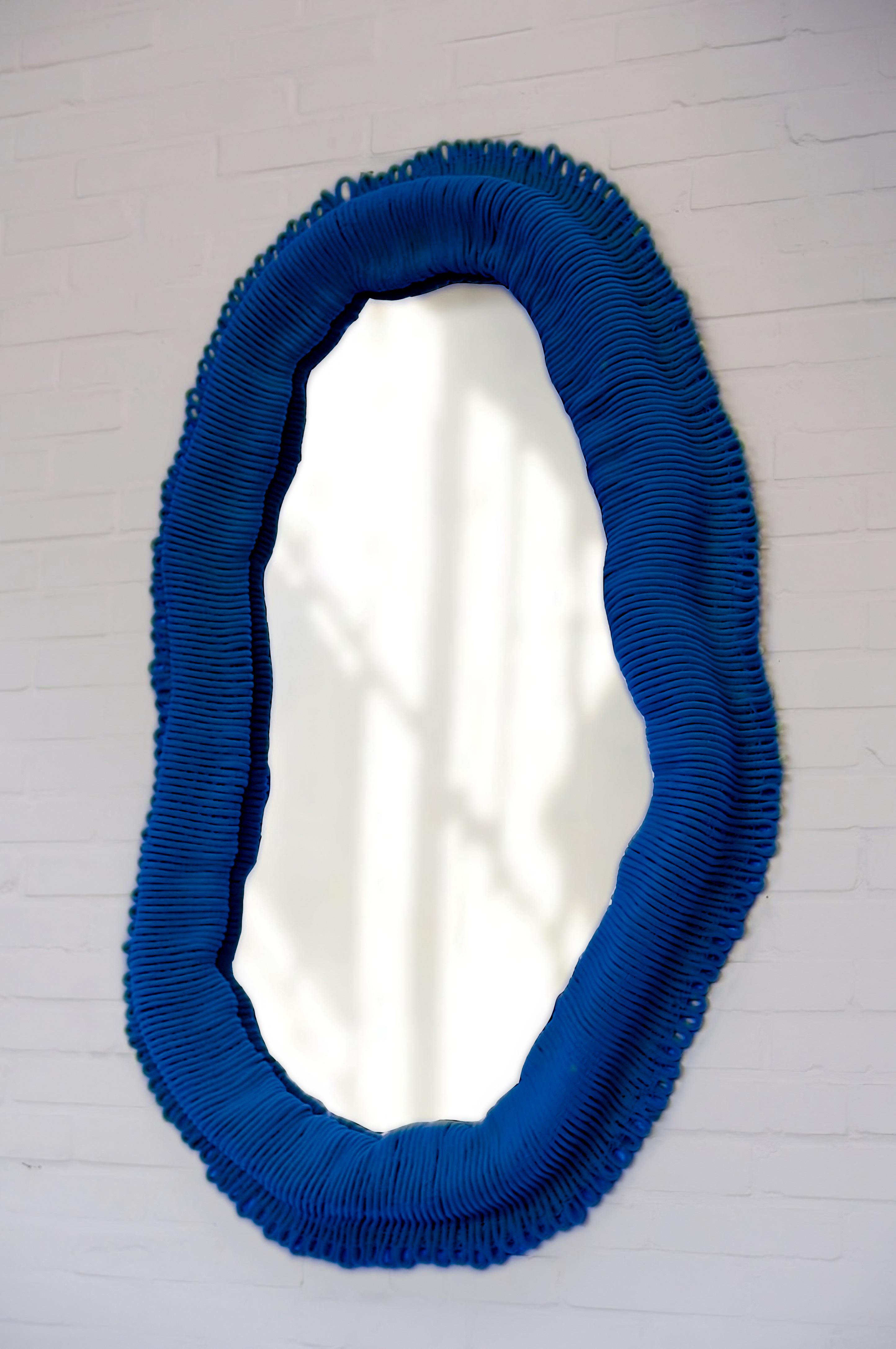 Contemporary Dark blue (customizable) Wall Mirror Cynarina by Sarah Roseman In New Condition For Sale In 1204, CH