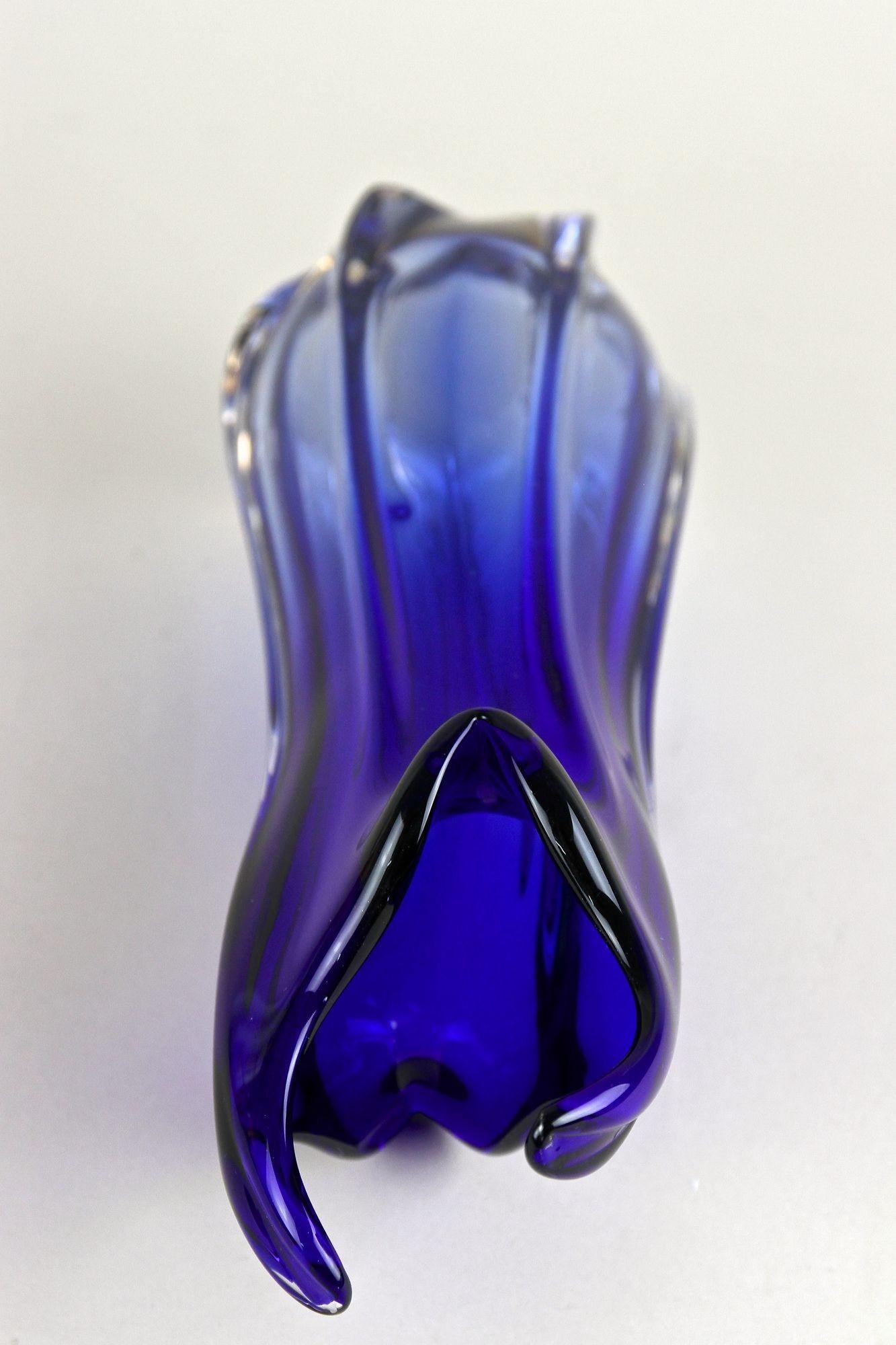 Zeitgenössische Vase aus dunkelblauem Murano-Glas, Italien um 1970 im Angebot 9