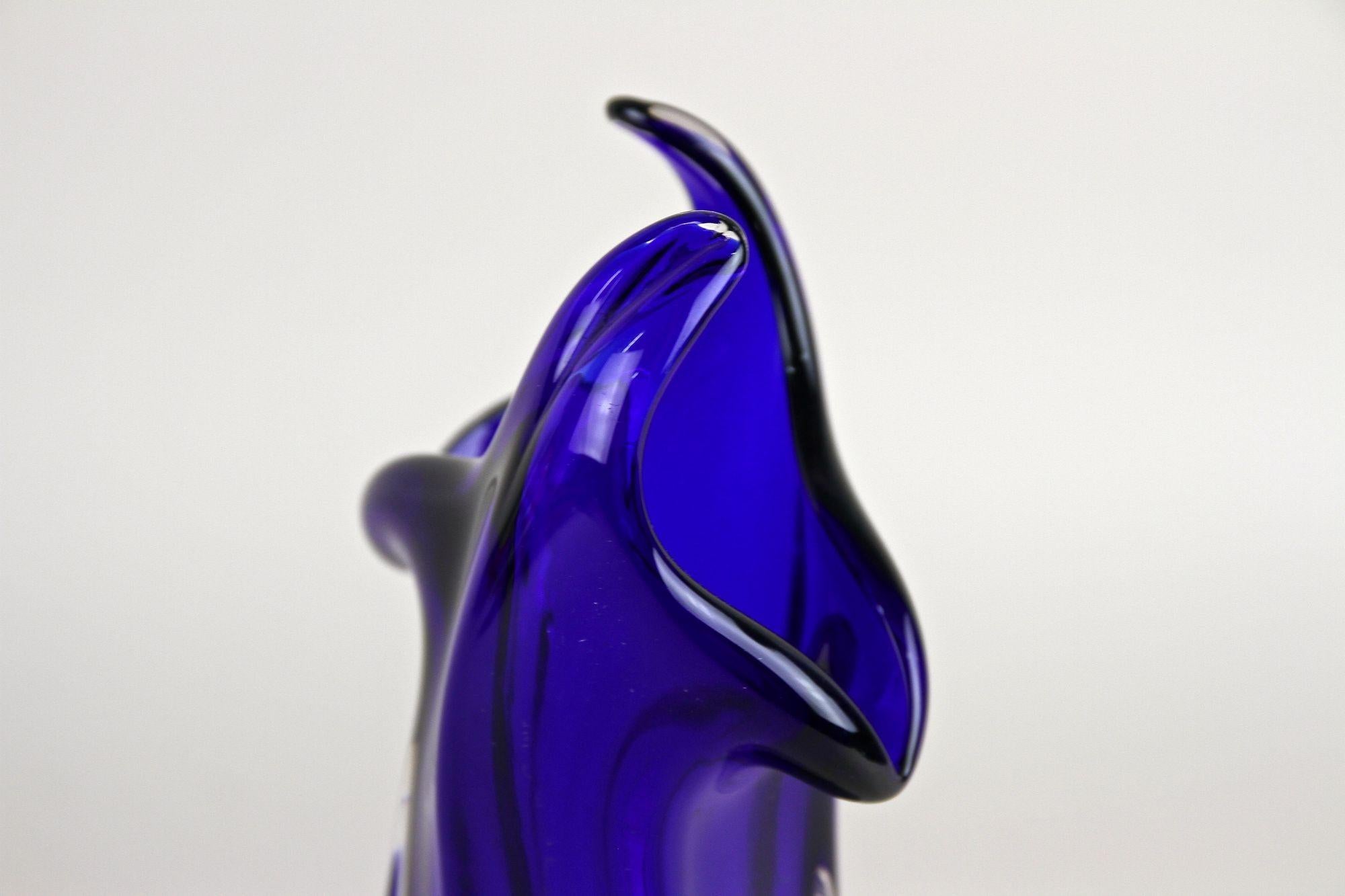 Zeitgenössische Vase aus dunkelblauem Murano-Glas, Italien um 1970 im Zustand „Gut“ im Angebot in Lichtenberg, AT