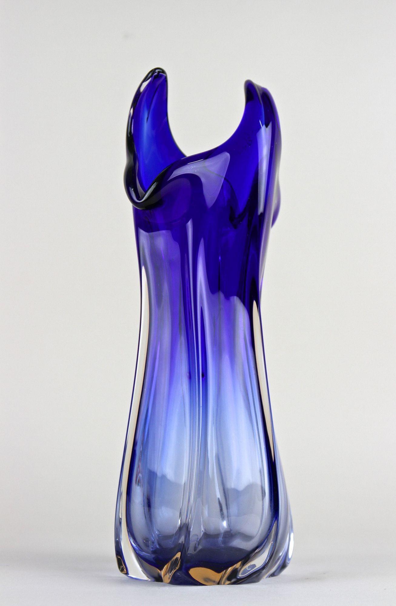 Contemporary Dark Blue Murano Glass Vase, Italy circa 1970 For Sale 3
