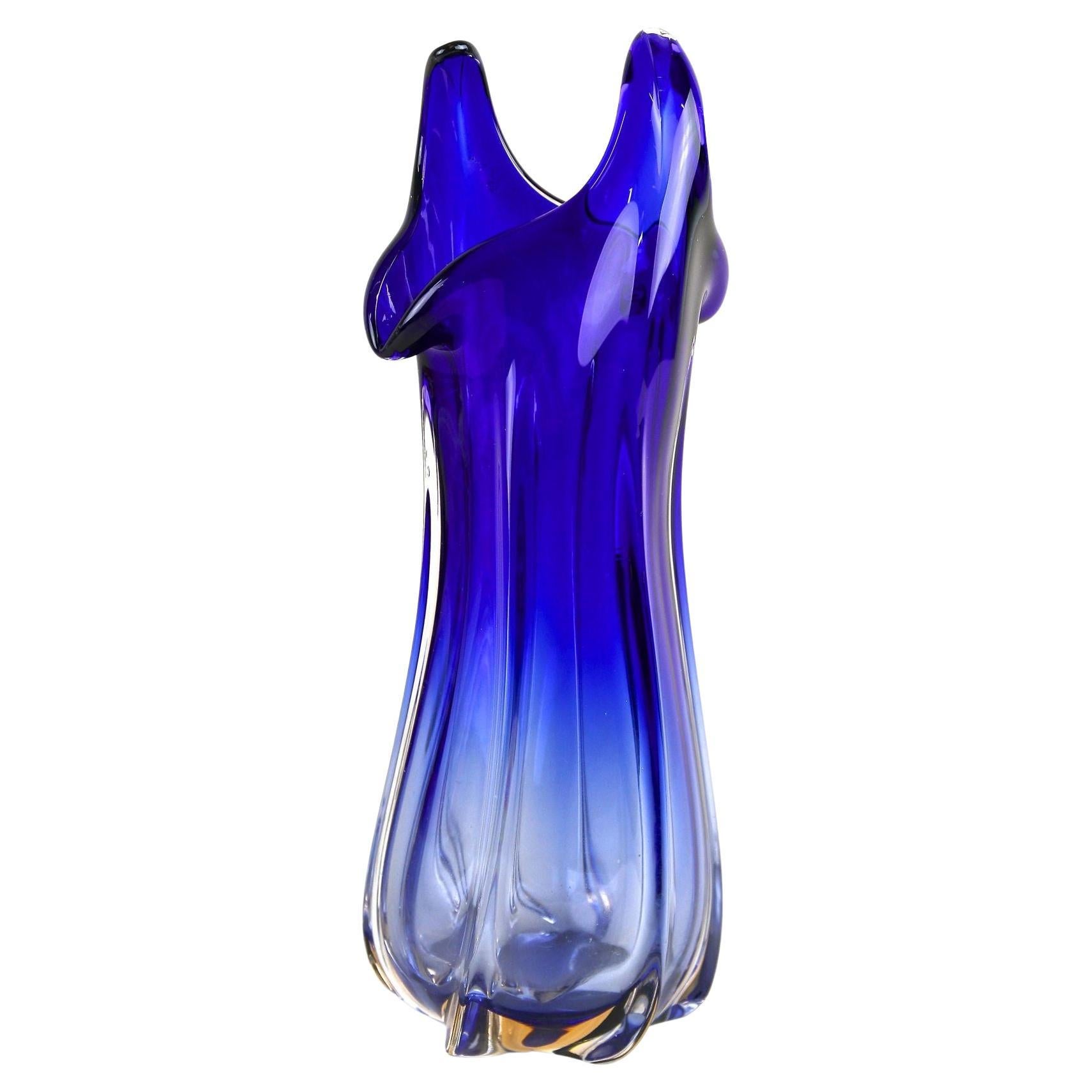 Zeitgenössische Vase aus dunkelblauem Murano-Glas, Italien um 1970 im Angebot