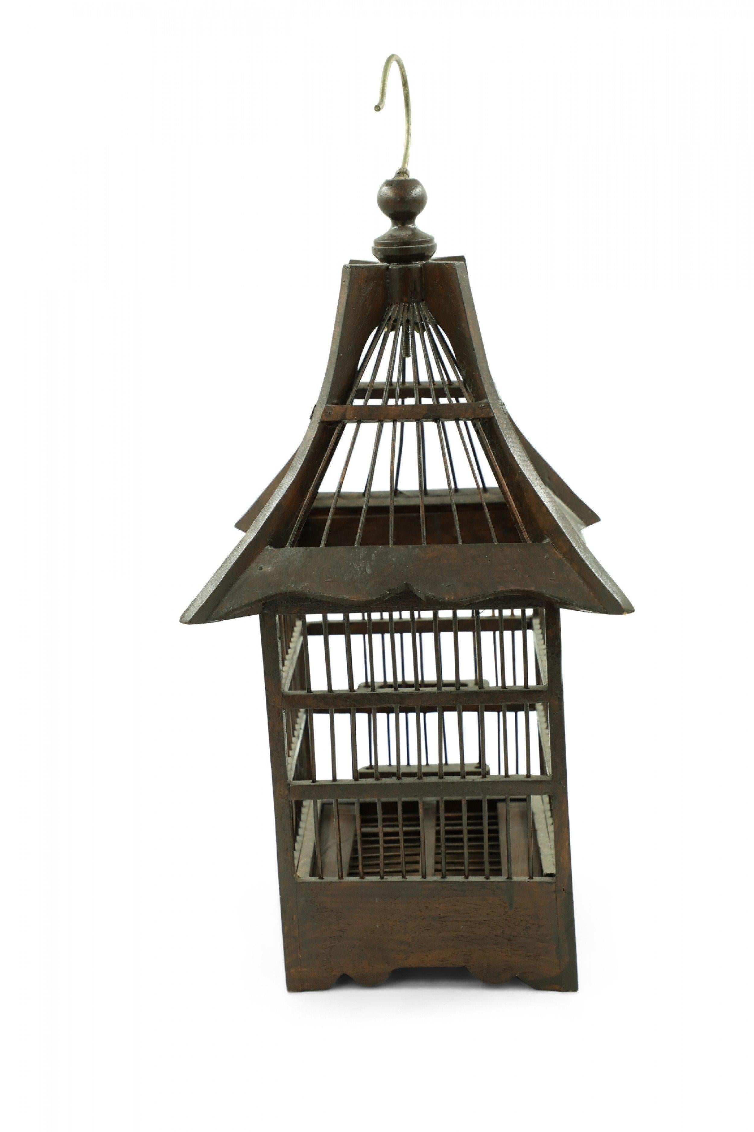 Cage à oiseaux contemporaine en bois teinté Brown foncé en vente 3