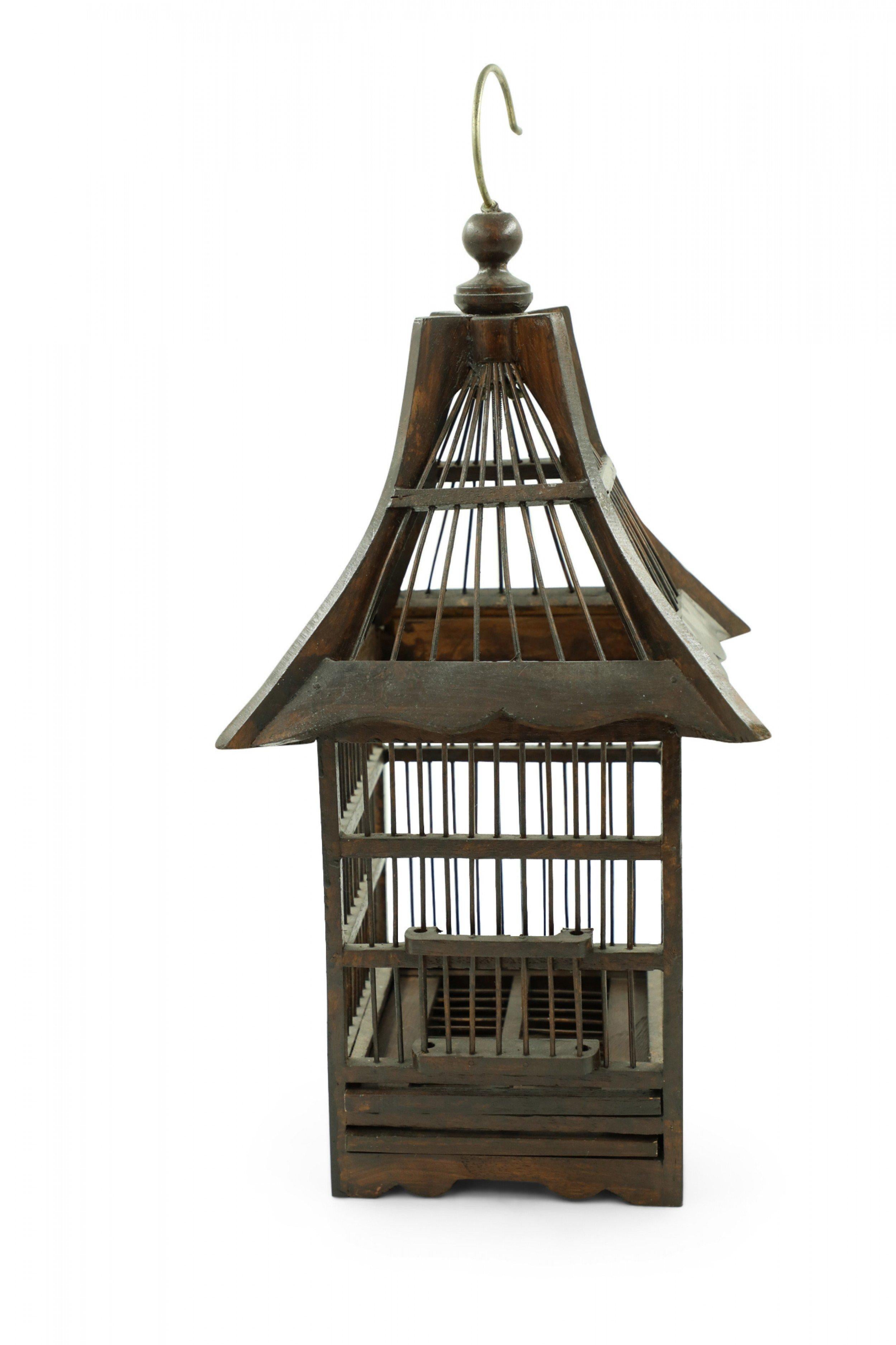 Cage à oiseaux contemporaine en bois teinté Brown foncé en vente 2