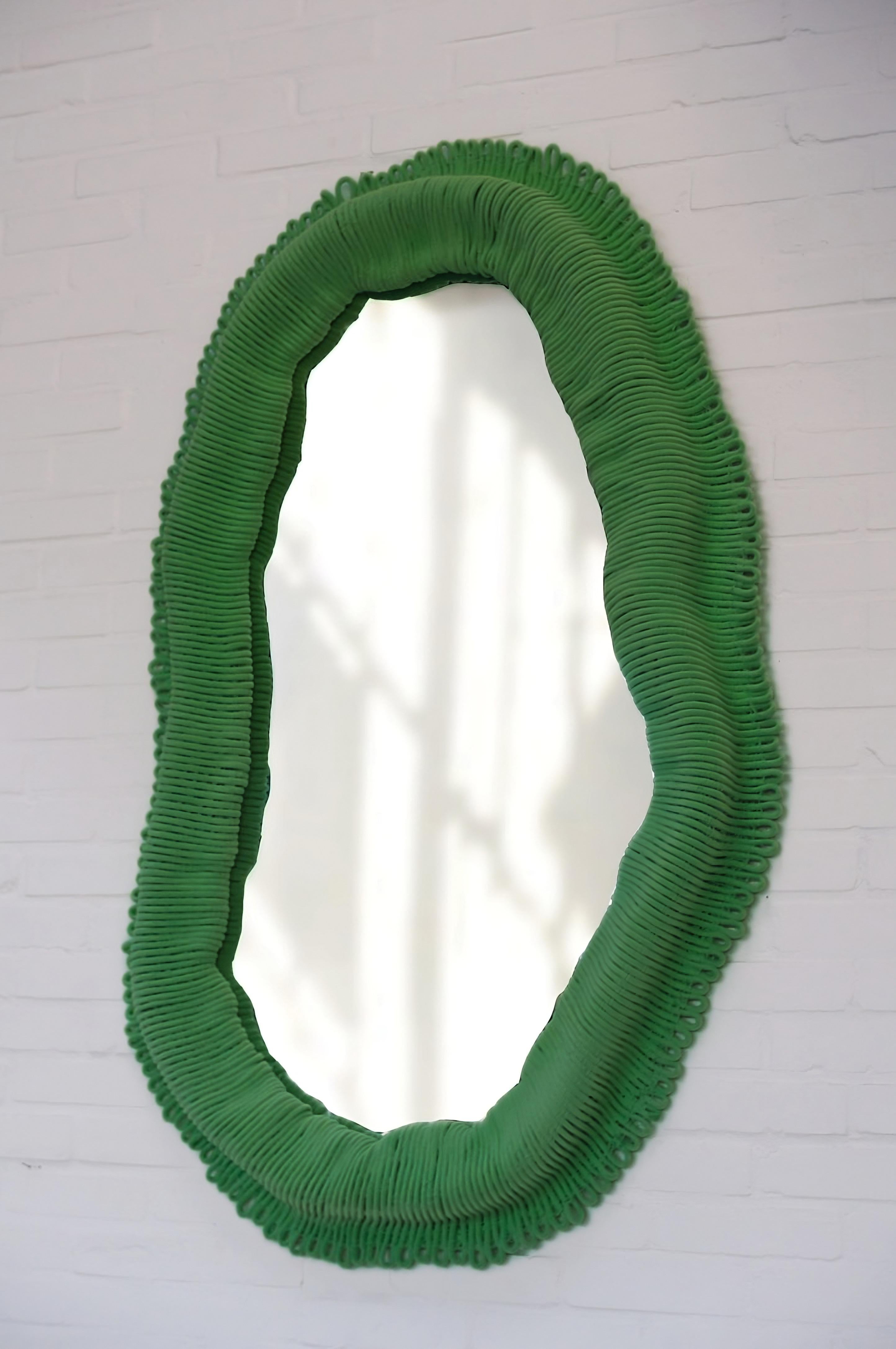 Contemporary Dark Green (customizable) Wall Mirror Cynarina by Sarah Roseman In New Condition For Sale In 1204, CH