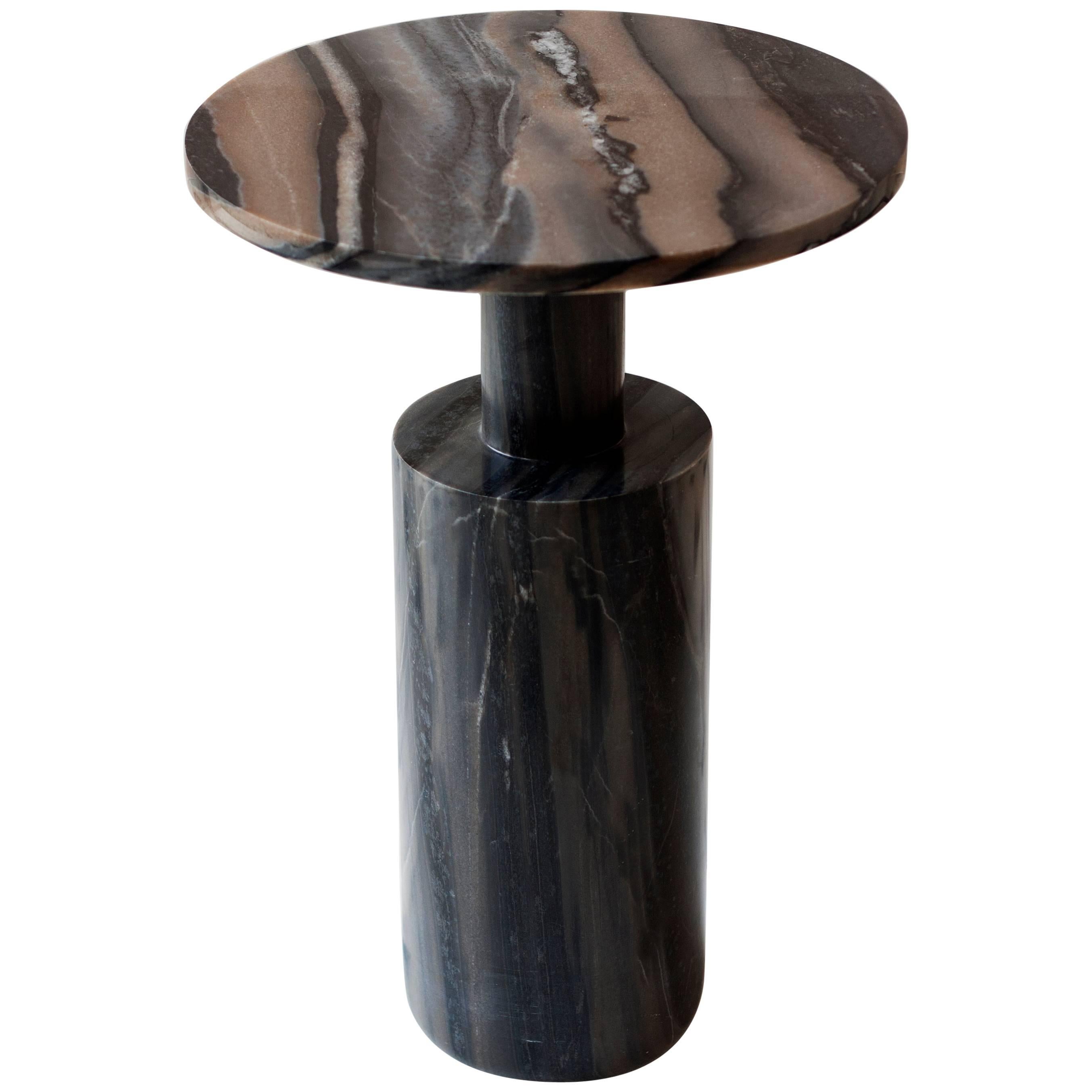Table d'appoint contemporaine Plateau foncé en marbre noir Molten, Édition limitée en vente