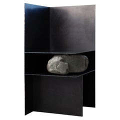 Silla contemporánea III de acero y hierro macizo oscuro con piedra natural de Lee Sisan