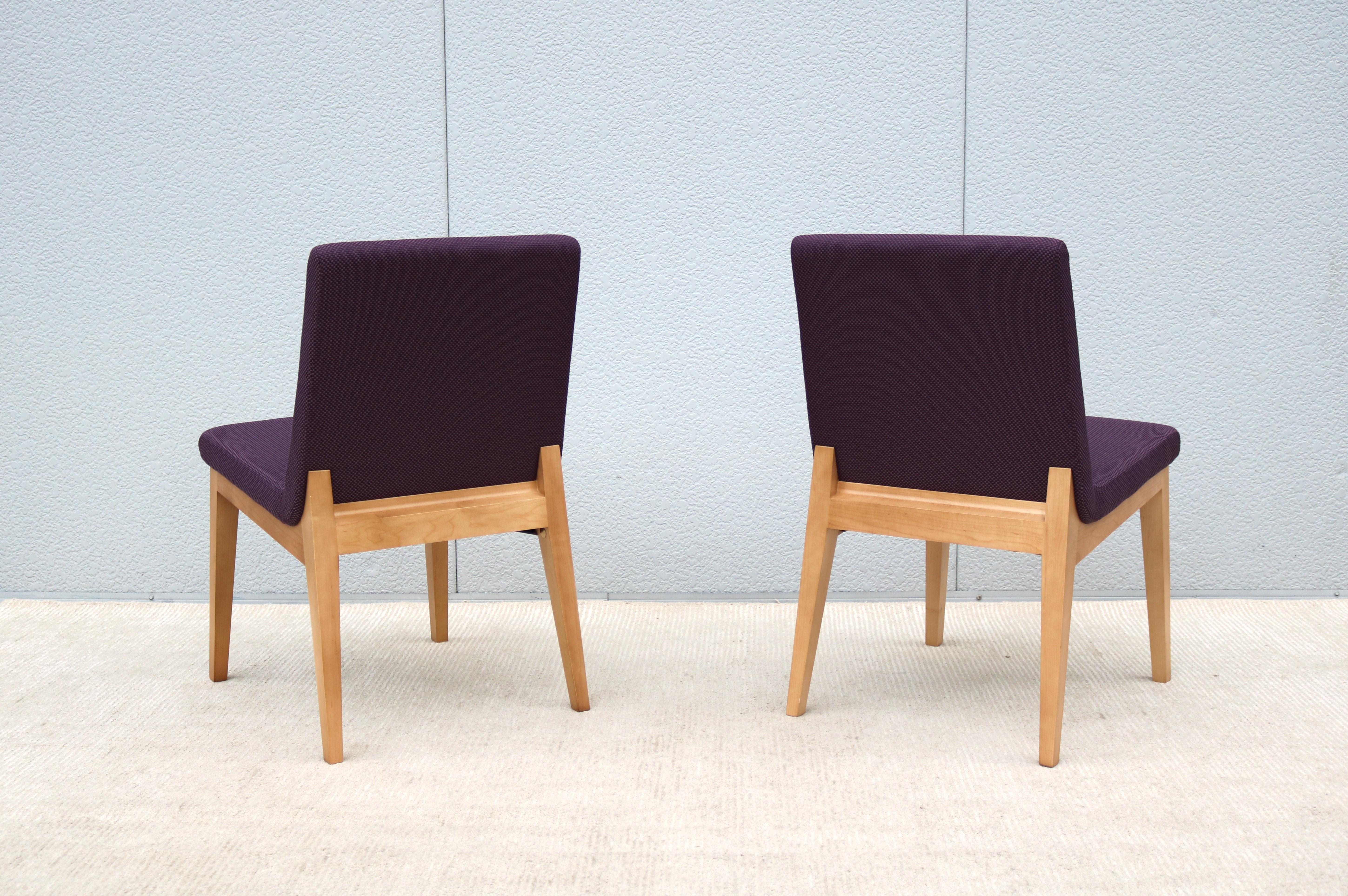 Contemporary David Mocarski für Gunlocke Tia Side Guest Chairs Brandneu, ein Paar im Angebot 3