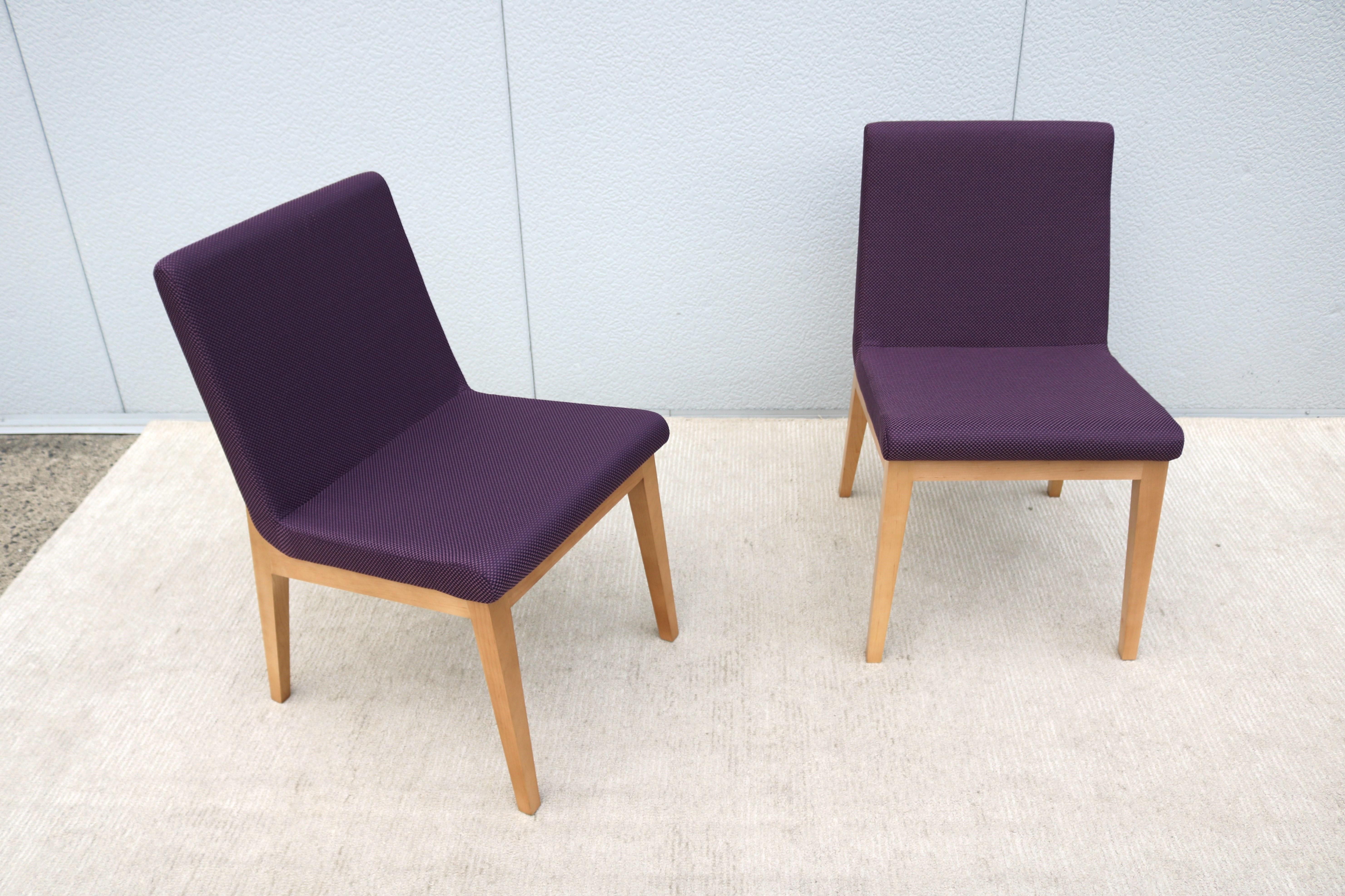 Contemporary David Mocarski für Gunlocke Tia Side Guest Chairs Brandneu, ein Paar (Moderne) im Angebot