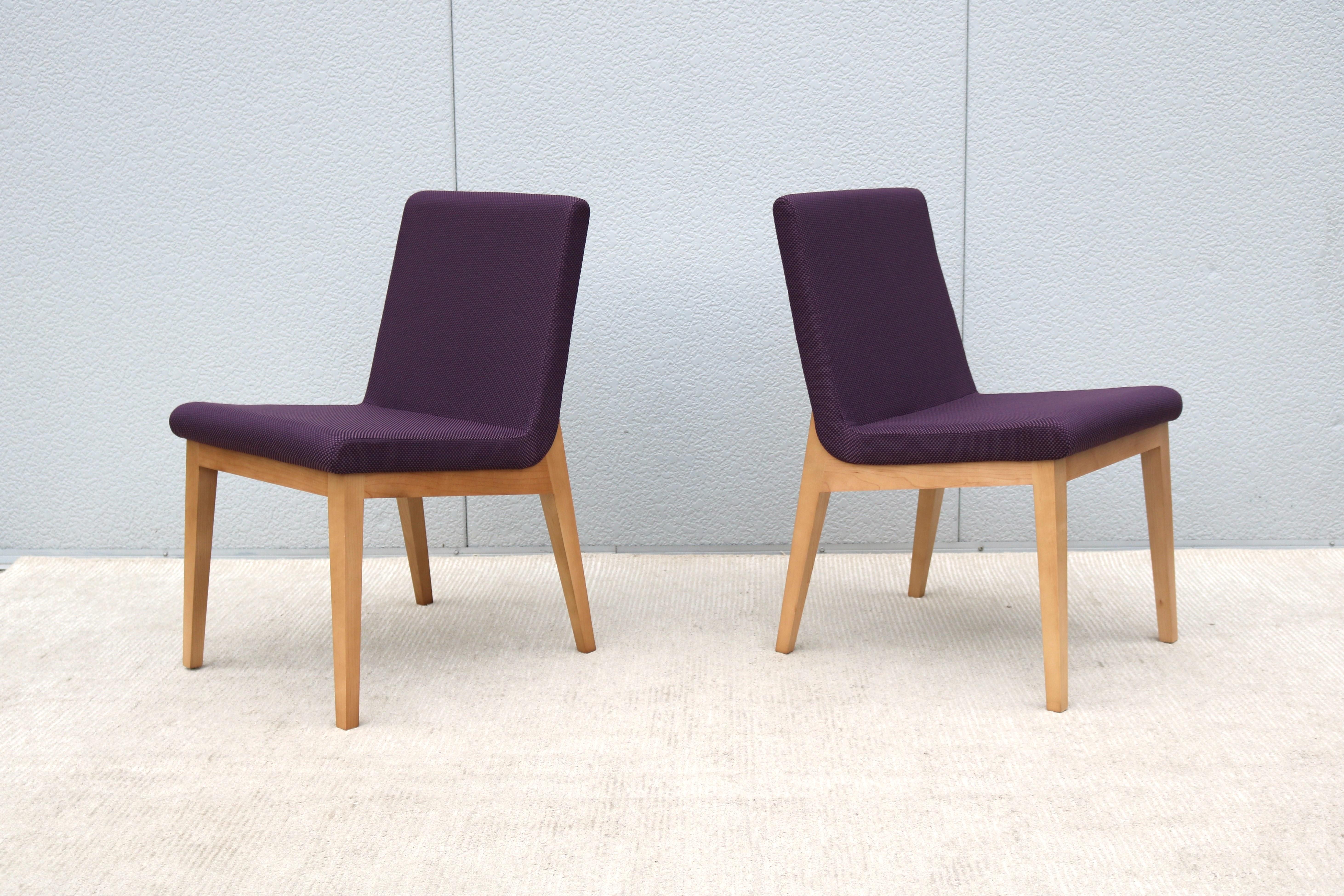 Contemporary David Mocarski für Gunlocke Tia Side Guest Chairs Brandneu, ein Paar im Angebot 1