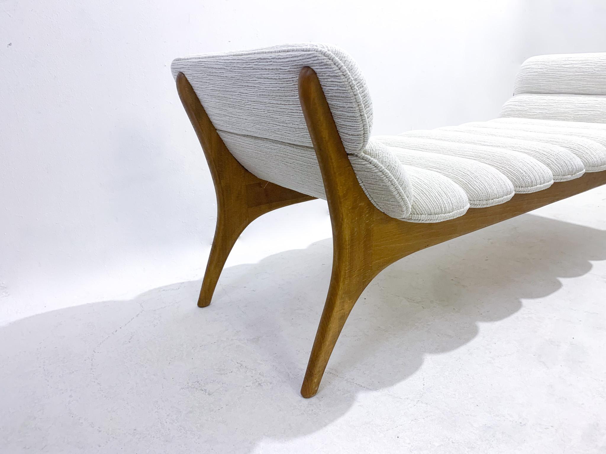 Contemporary Daybed, Wood and Fabric, Italy In New Condition For Sale In Brussels, BE