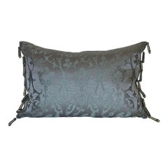 Contemporary Decor De Paris Oreiller en soie Damas garni de duvet Designer