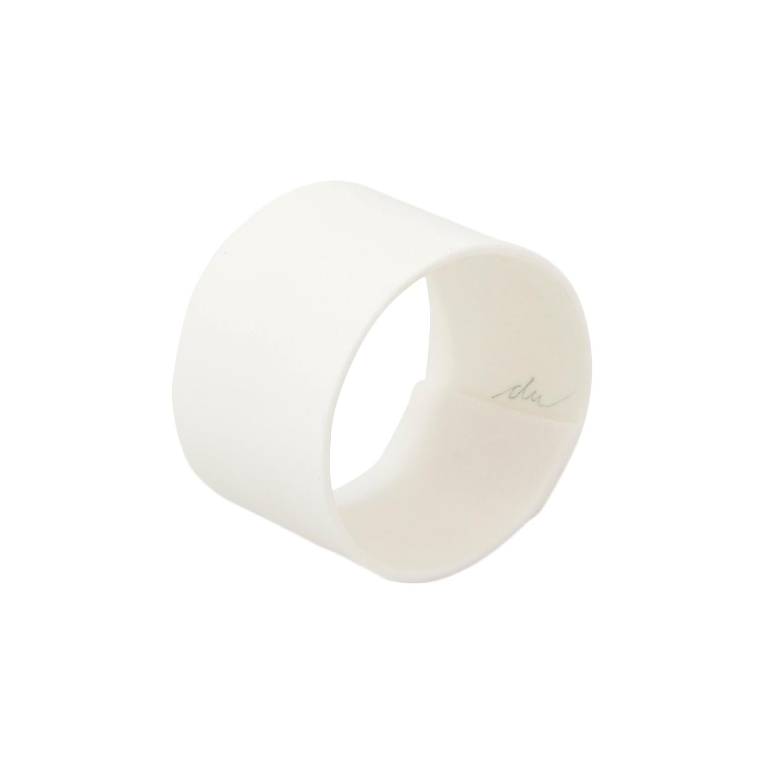 Handmade Contemporary Decorative Object Matte White Porcelain Ring im Angebot