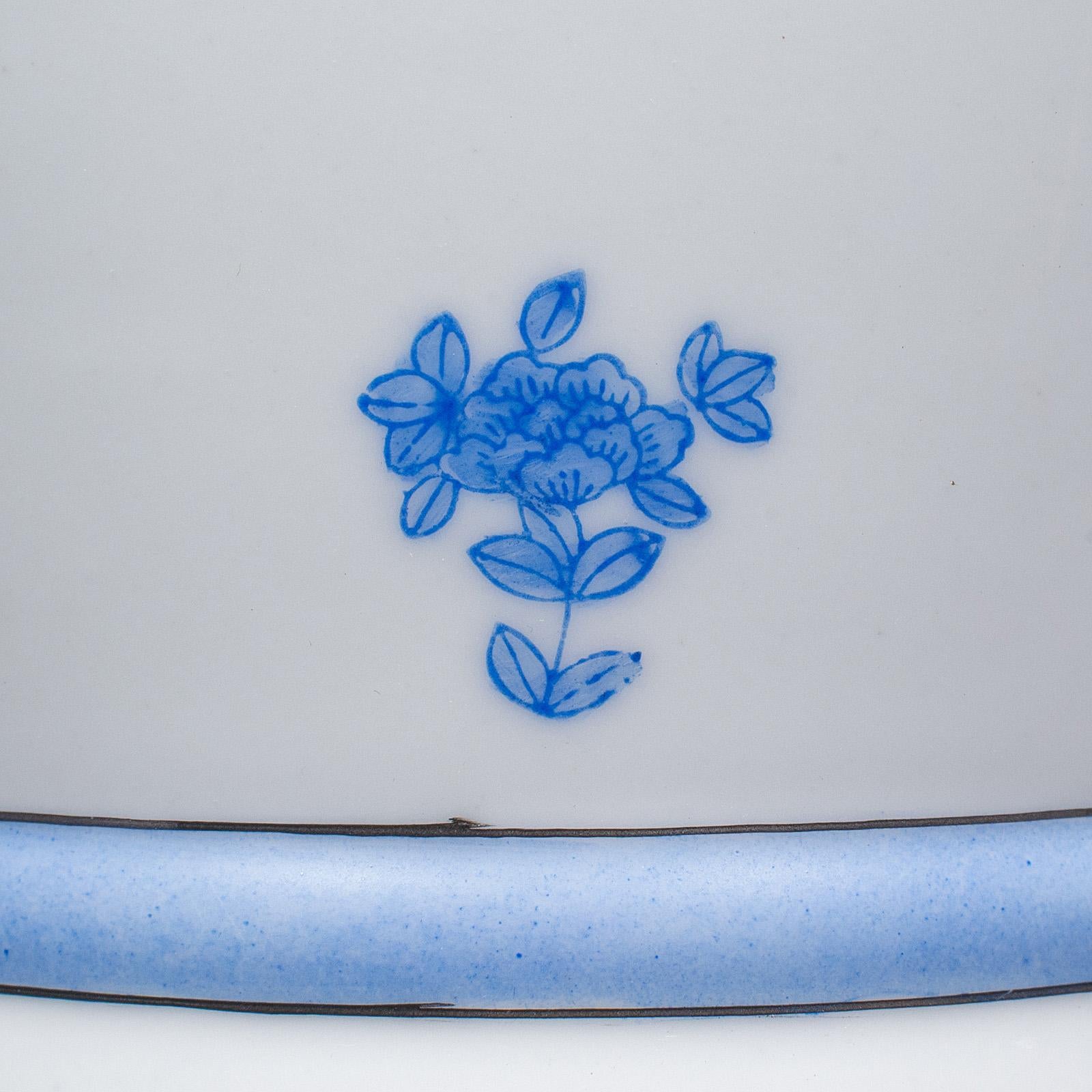 Bol à plantes décoratif contemporain, français, céramique peinte à la main, jardinière en vente 1