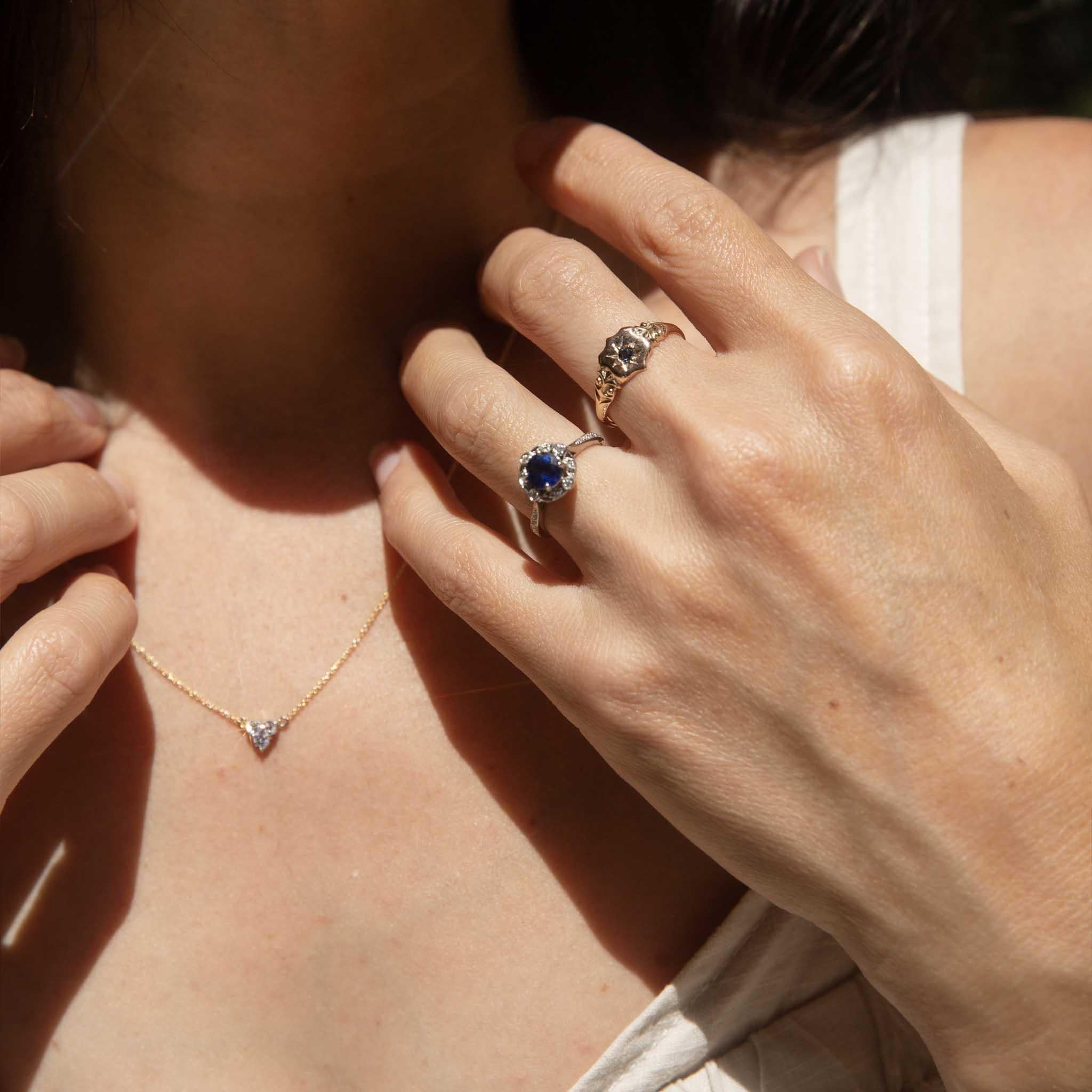 Contemporary Deep Blue Sapphire & Diamond Ring 14 Carat White Gold In Good Condition For Sale In Hamilton, AU