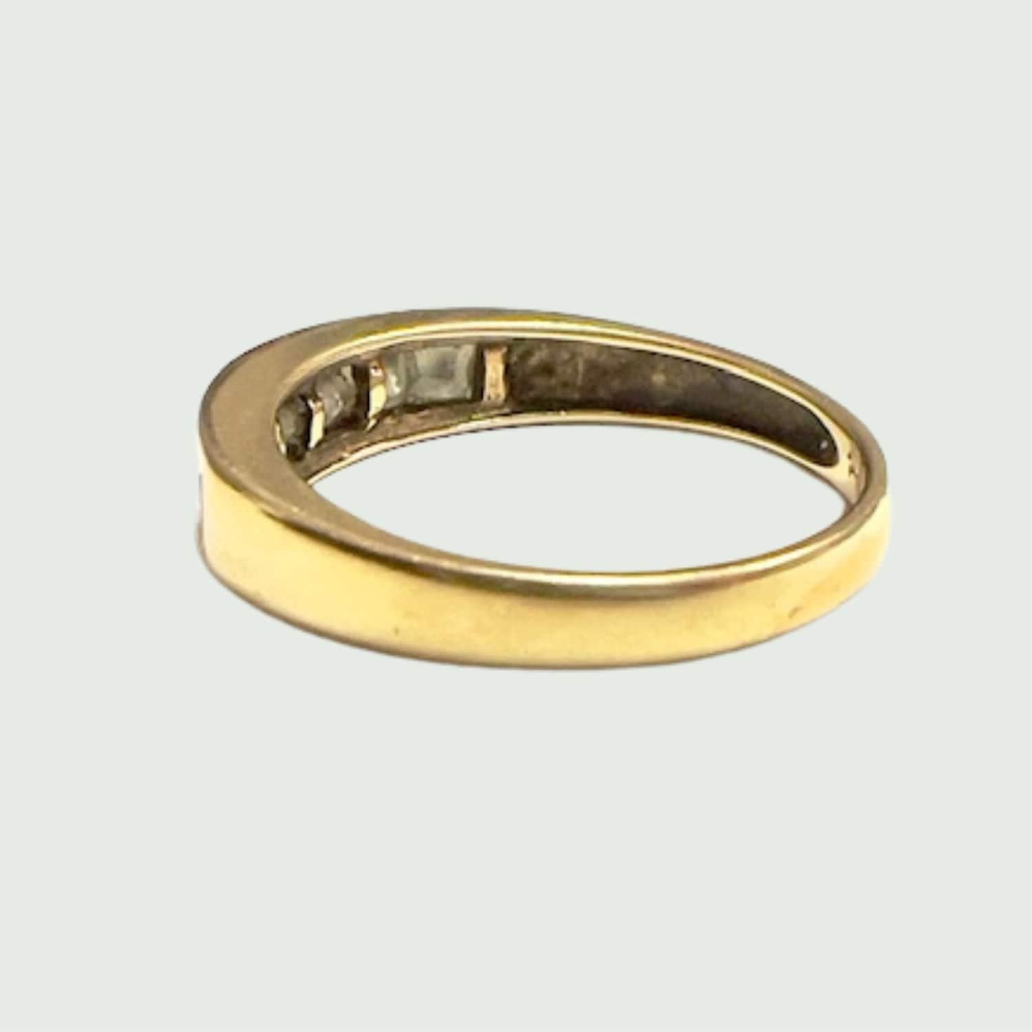 Taglio princess Design/One contemporaneo del XX secolo  Anello d'oro con diamante in vendita