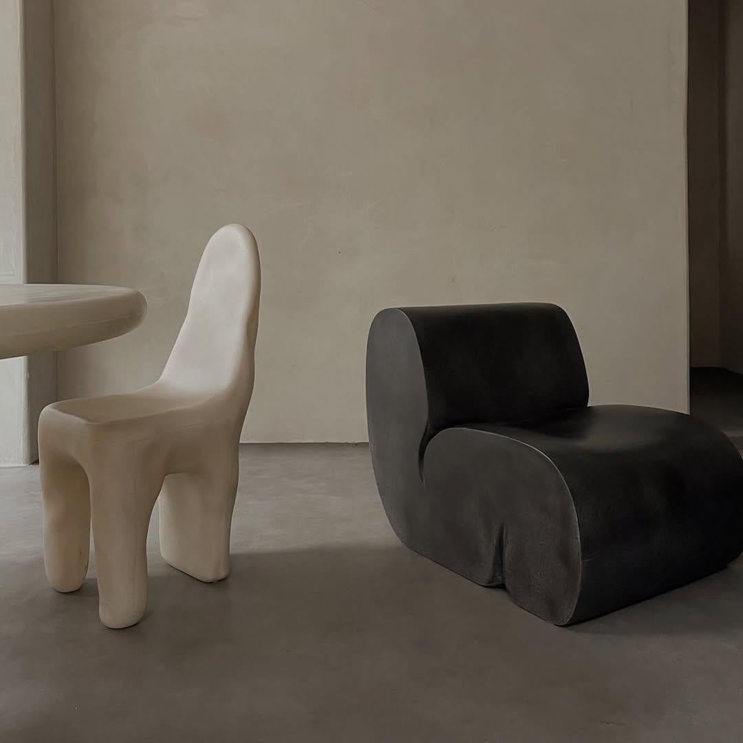 Design contemporaneo, sedia da salotto nera in fibra di vetro per caffè Up & Up di kar in vendita 6