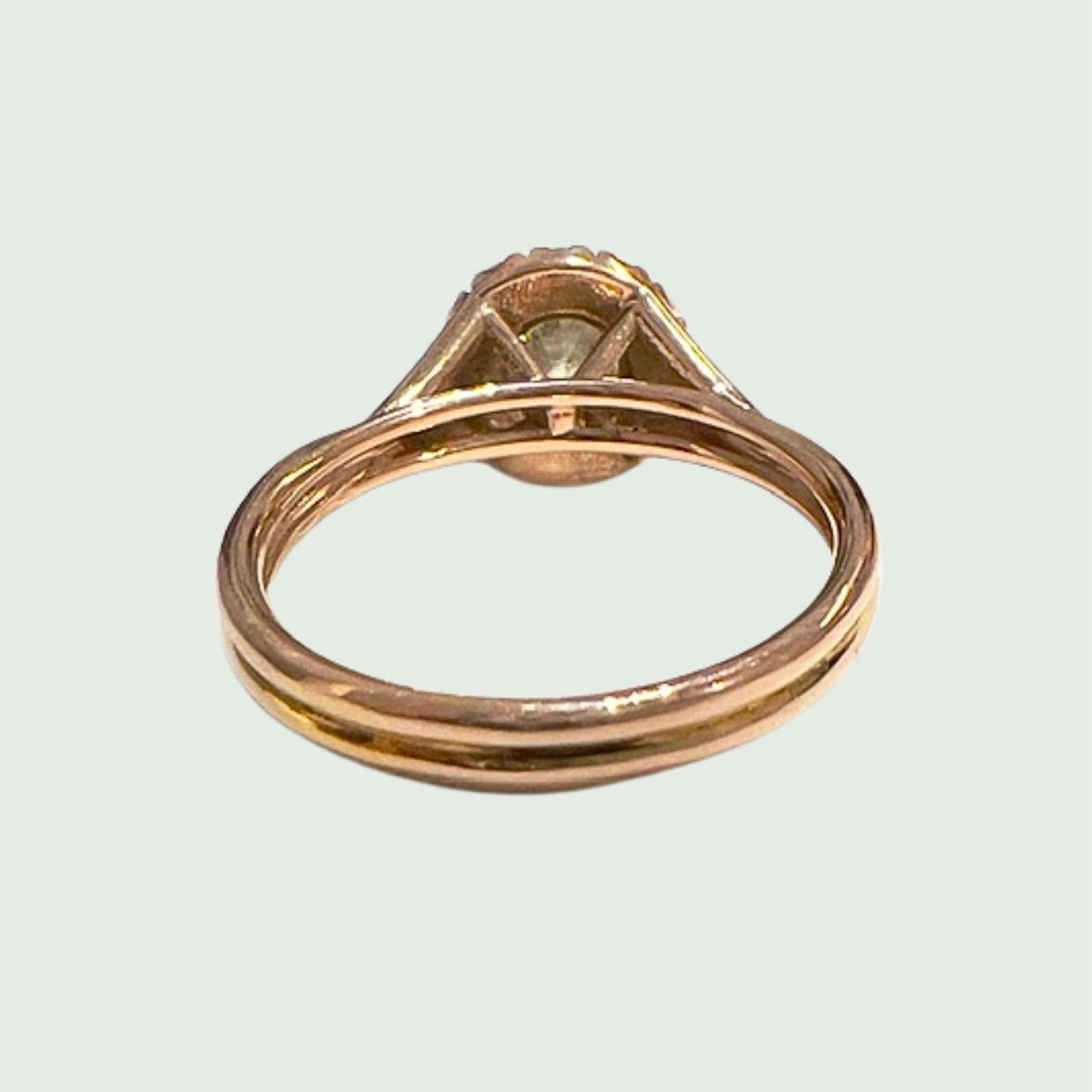 Brilliant Cut Contemporary Design Brilliant-Cut Diamond 18K Yellow Gold Ring  For Sale